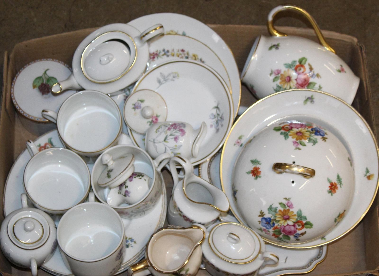 Richard Ginori Porcelain Dresser Items and Limoges: Richard Ginori Porcelain Dresser Items and Limoges, including two trays, covered dresser jar with rose handle, Ginori tea set items, various Limoges items, etc.