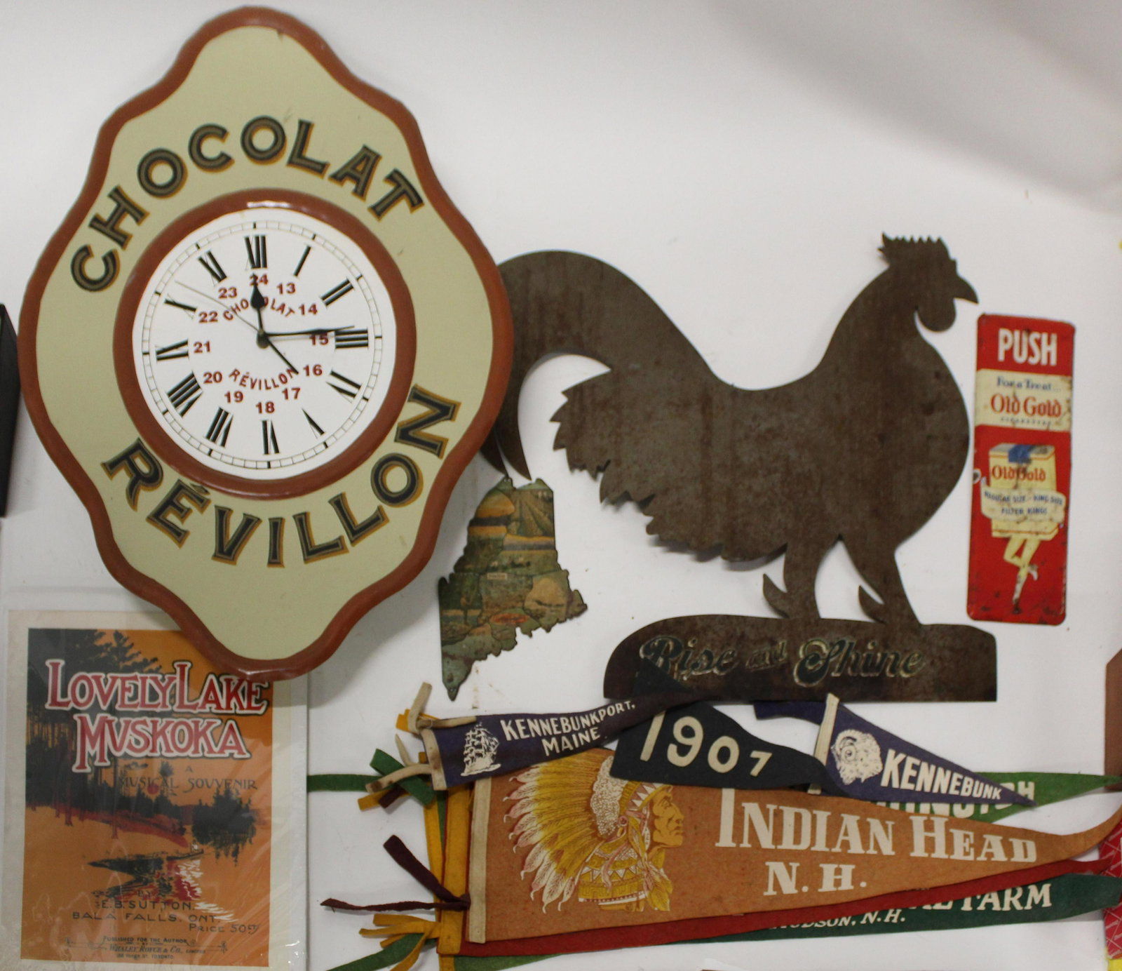 Lot including 20th c french clock, pennants: 20th c French litho clock, old gold cigarette door plate, State of Maine tin litho cut out, Maine and New Hampshire tourist pennants, late 20th c Rise and Shine Rooster sign