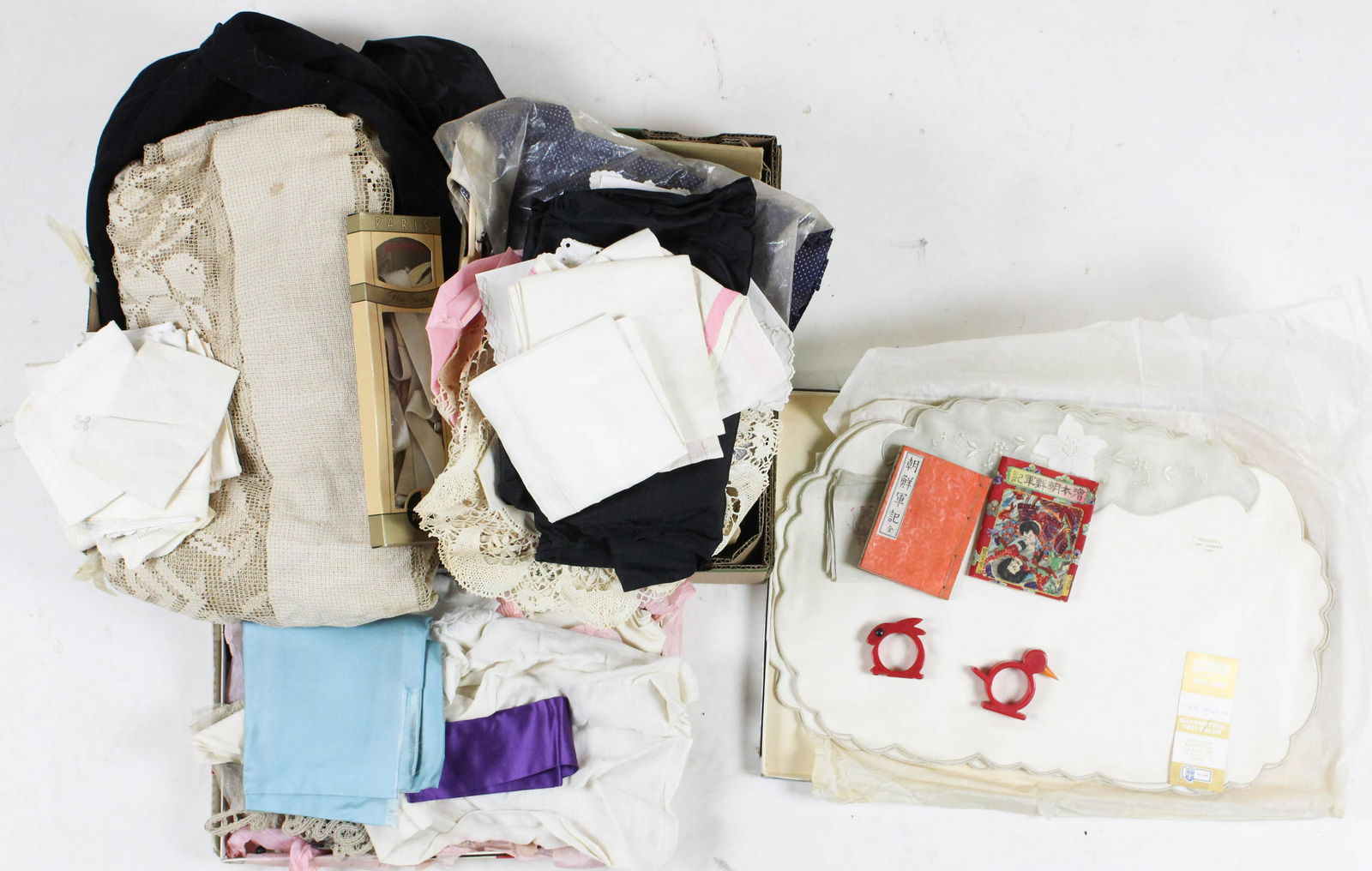 Vintage Linens, Openwork Bakelite Napkin rings: Vintage linens, openwork, bakelite napkin rings