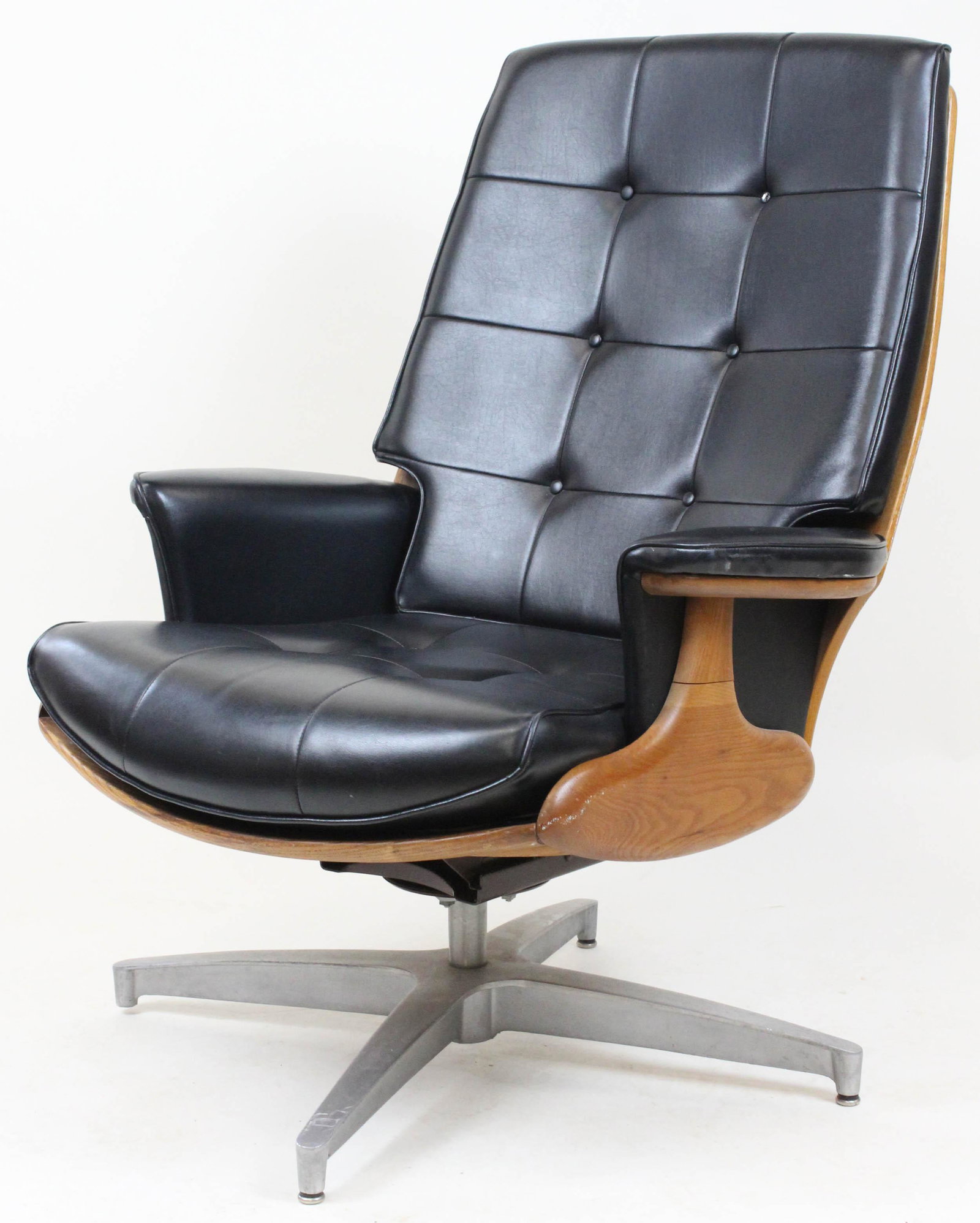 Heywood Wakefield Lounge Chair: Heywood Wakefield Black Leather lounge chair. Cushion marked Heywood Wakefield. Chair marked "walnut" finish . Mid century modern black leather wing chair with ash frame. In the manor of Herman Miller