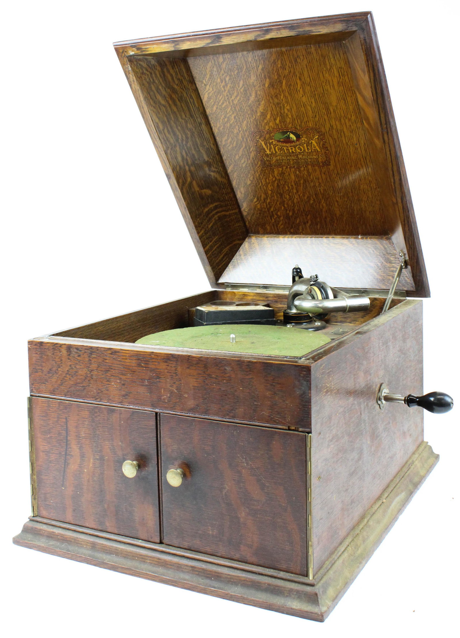 Victrola VIII Oak Table Top Phonograph: Victor Victrola Model VIII table top phonograph in quartersawn oak case, original finish and unrestored working condition