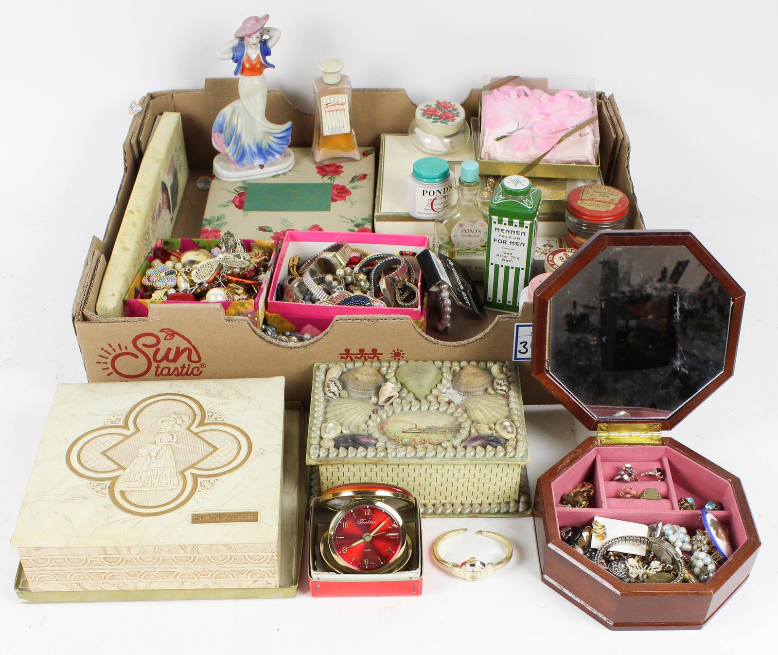 Large group of Vintage Jewelry & Dresser Items: A large lot of Vintage jewelry, boxes, and other dresser items, mostly from the 1940's & 1950's.