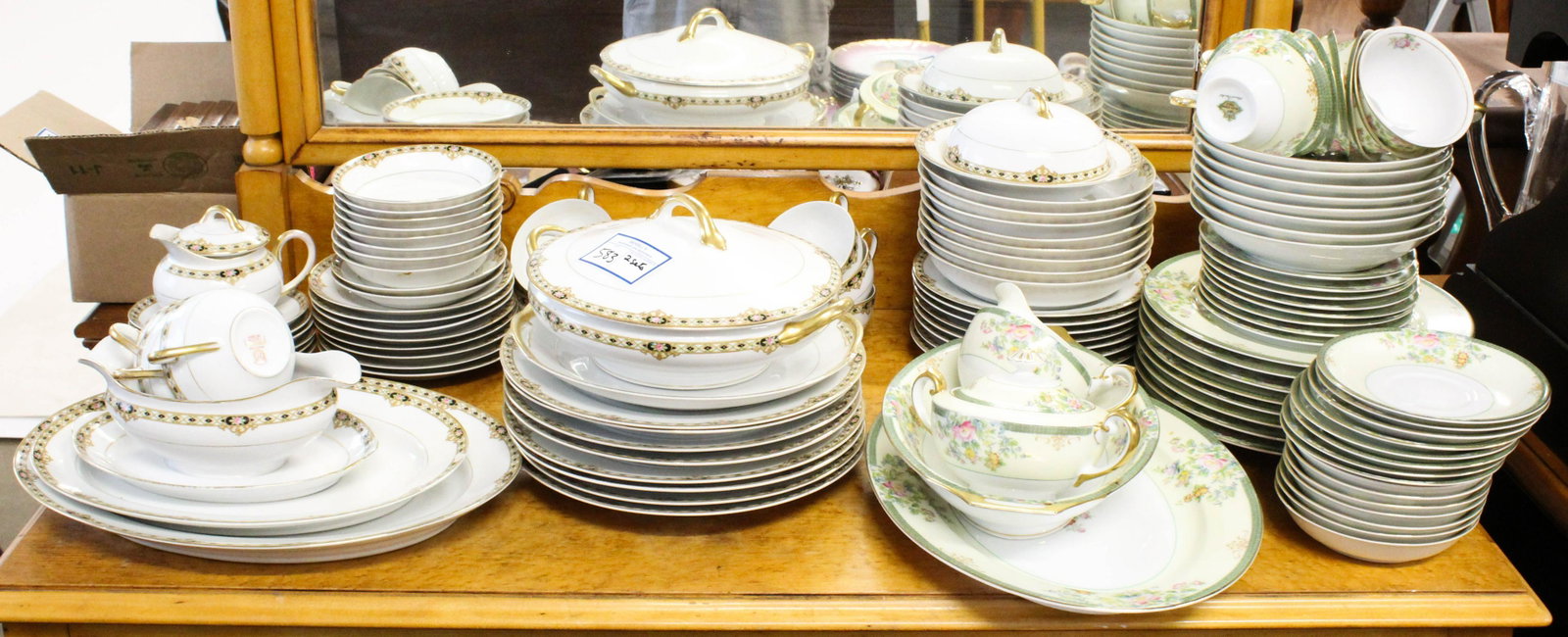 Noritake The Ceylon and Meito Porcleain Dinnerware: 62 pcs. Noritake "The Ceylon" pattern dinnerware and 49 pcs. Meito Porcleain Dinnerware