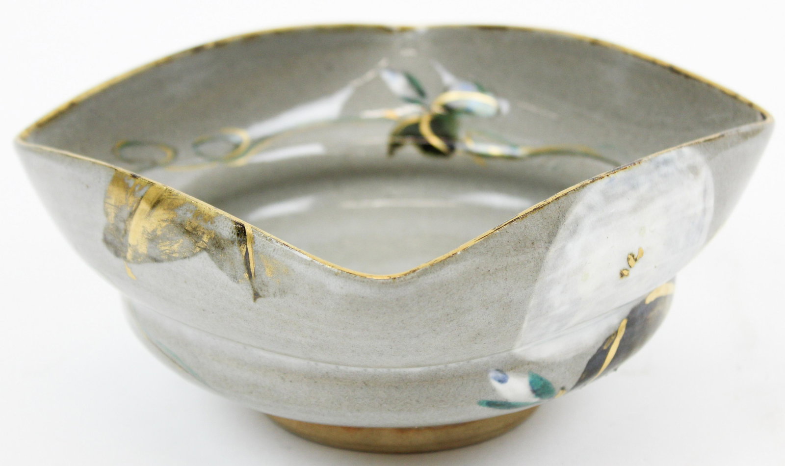 Japanese Meiji Bowl signed Makuzu Kozan: Japanese Meiji period Studio Pottery square form cake dish decorated with black, gold, green, and white decoration of flowers and vines, Makuzu Kozan signature on base, ht 3 1/2", width 7"
