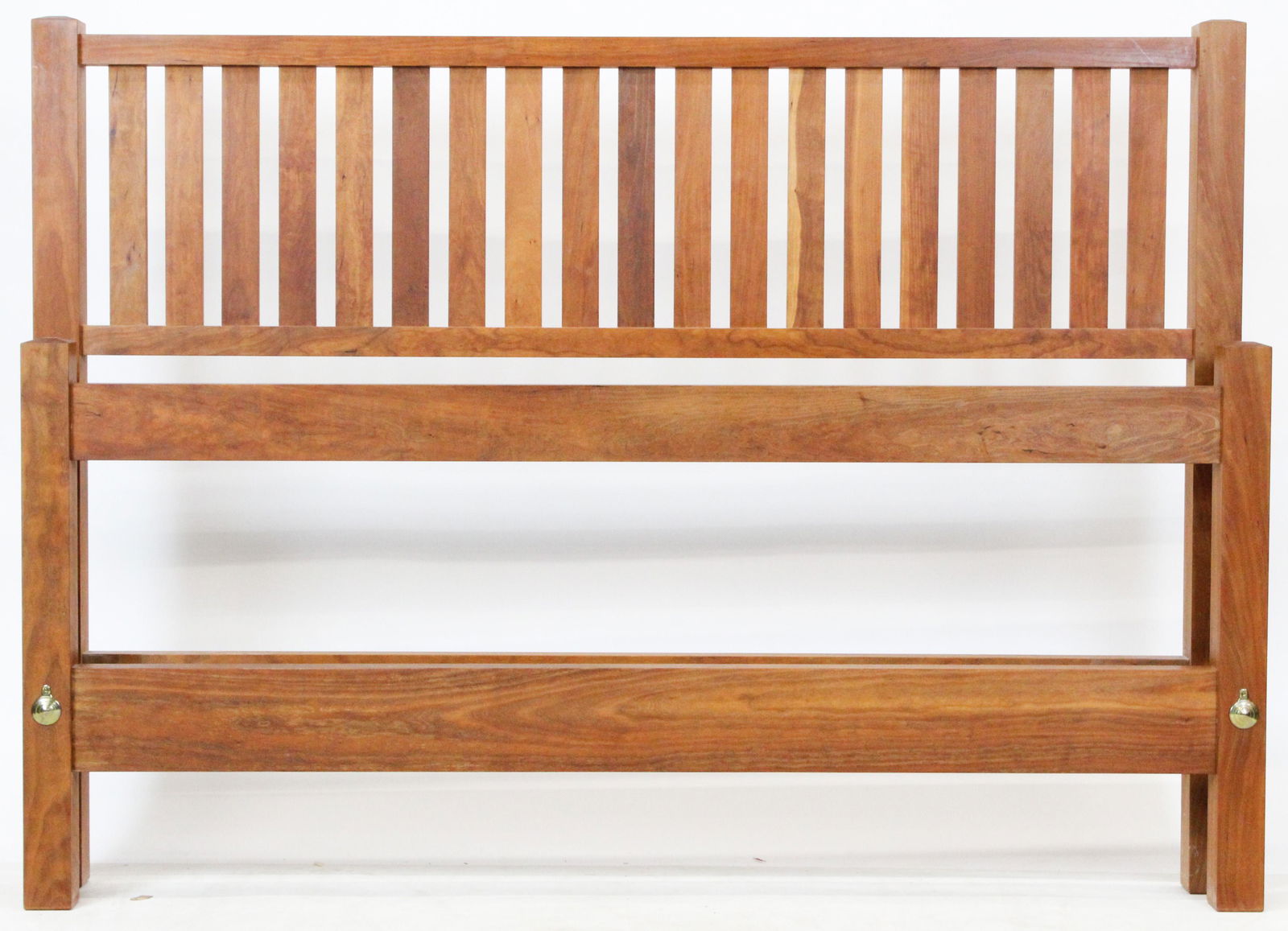 Thomas Moser Queen Size Bed: Thomas Moser Auburn Maine Queen size cherry bed 66 x 48 x 79"