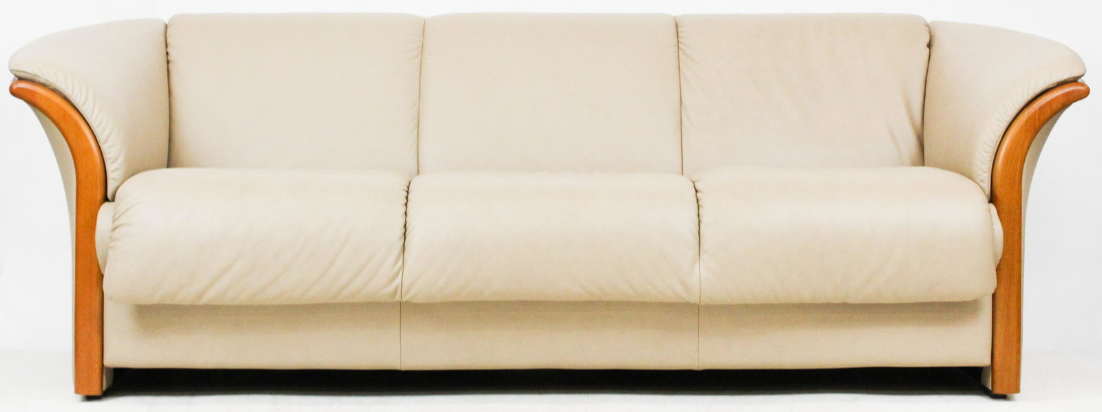 Ekornes Stressless leather sofa: Ekornes stressless leather sofa in tan 84"