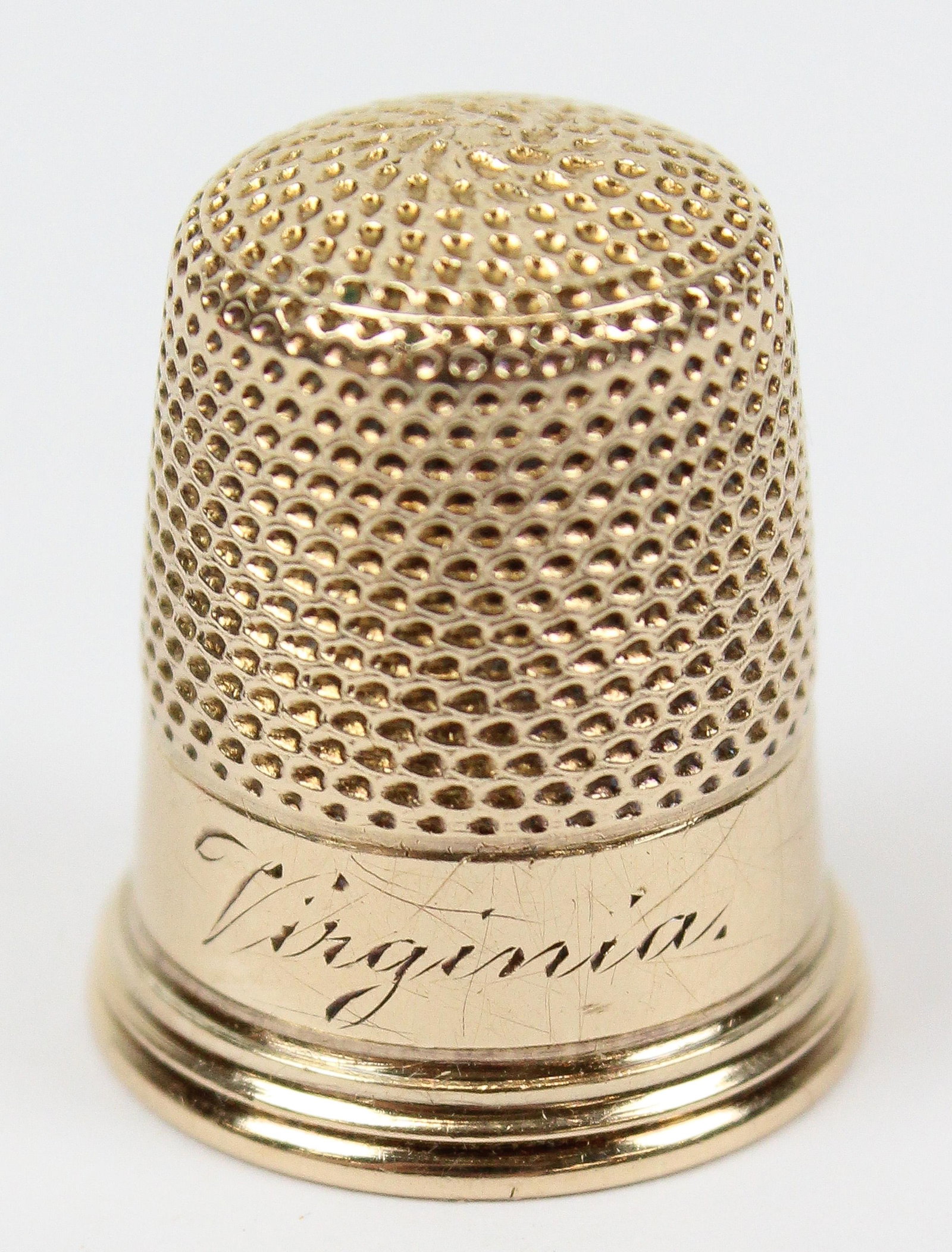 14k Thimble in Case: Ca. 1900 14k yellow gold thimble in fitted red leather case. 4 grams.