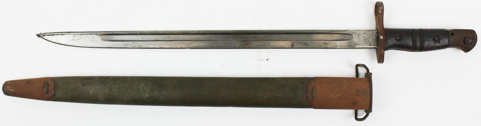 1917 Remington Long Bayonet with Scabbard: 1917 Remington long bayonet with scabbard, marked with flaming bomb, length 21 7/8"