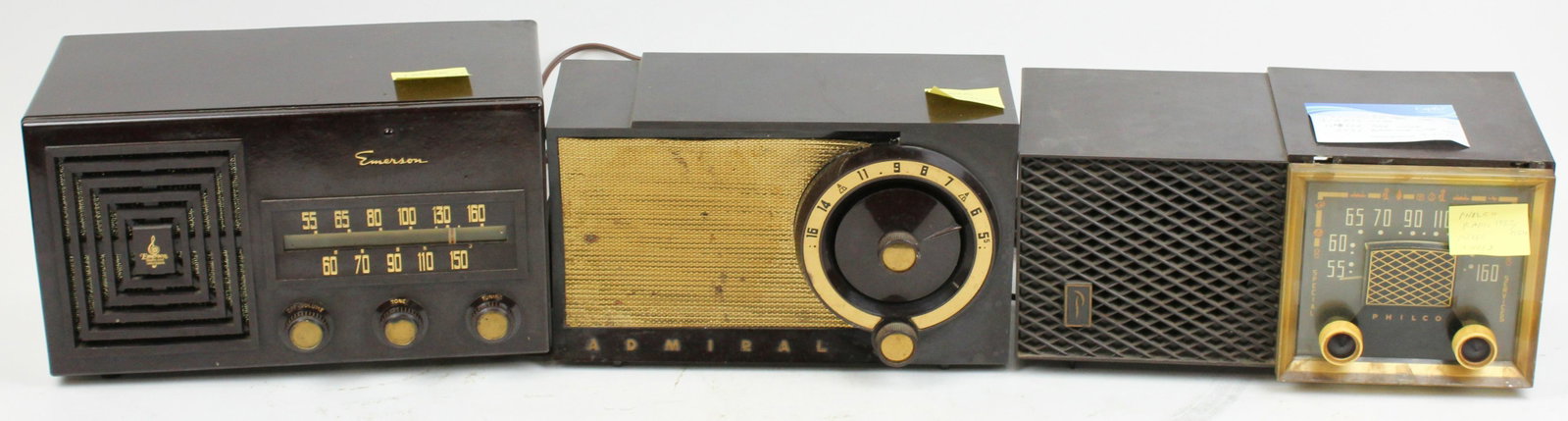 3 Vintage Bakelite Case Radios: 3 Vintage 1950's Bakelite cased tabletop tube radios including Emerson (working), Admiral (working), and Philco (not working) approx. 8" x 13" x 7"