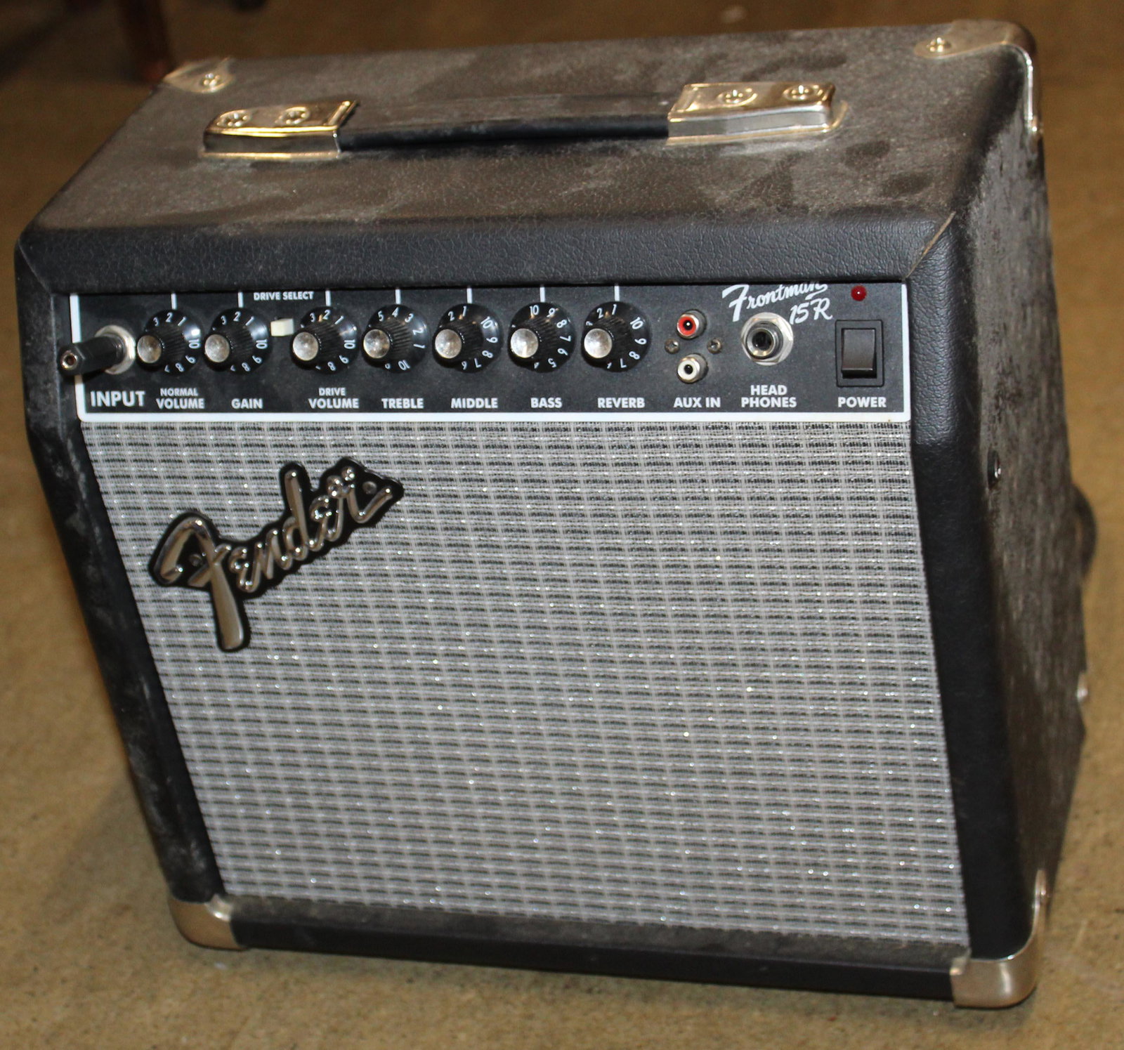 Fender Frontman 15 R Amplifier: Fender Frontman 15 R Solid State Amplifier 13 x 12 x 6"