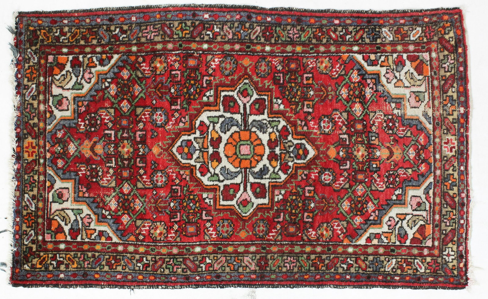 Mid 20th c Persian Area Rug: Mid 20th c Persian area rug, central medallion, 3' 3" x 5' 4"