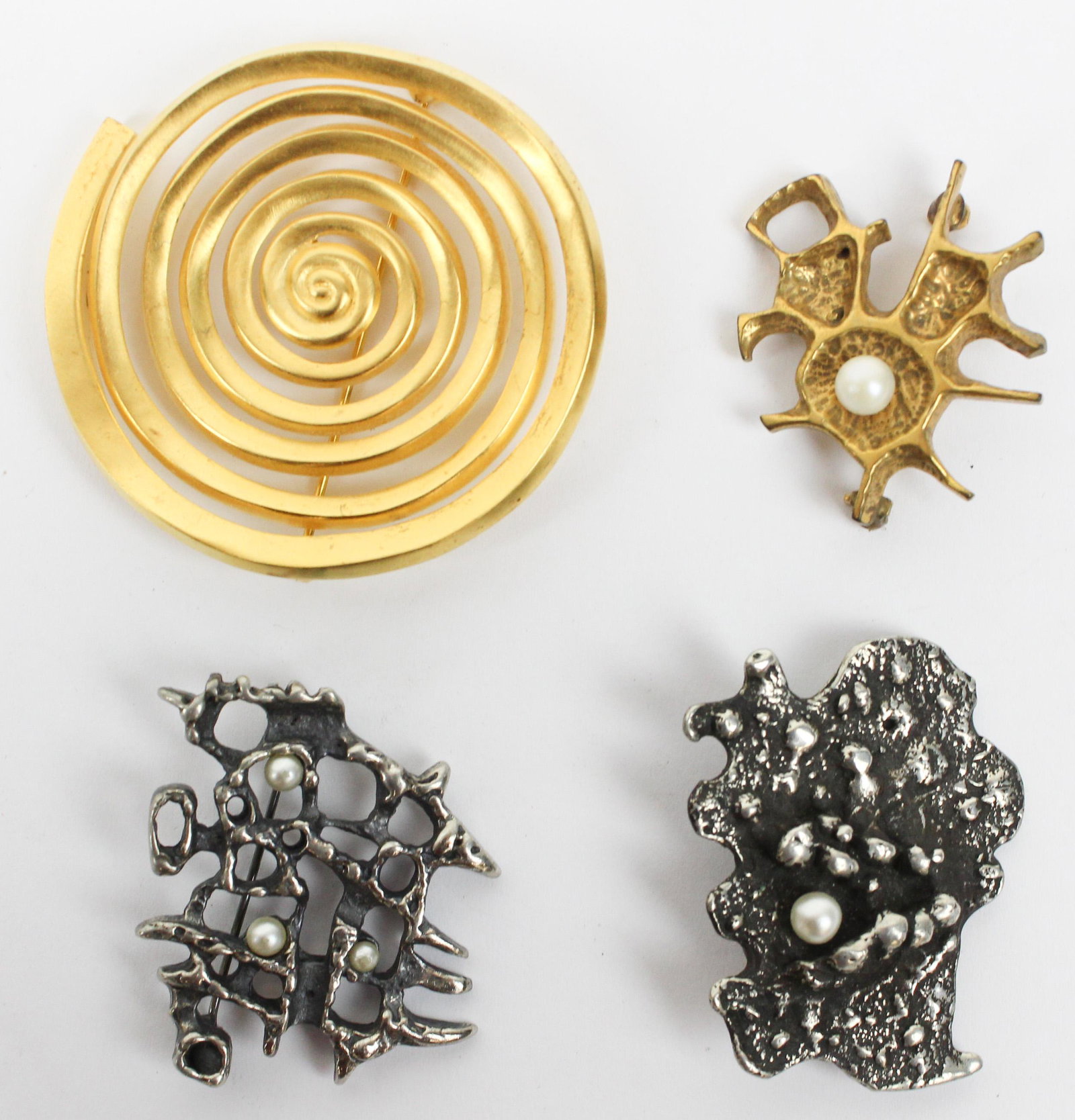 B Chaudron, R Larin Brutalist Jewelry: Brutalist pin signed B Chaudron (Bernard Chaudron), sold with a Brutalist pin signed R Larin (Robert Larin), an unsigned Lorin pin, and an unsigned pin (4 pcs)