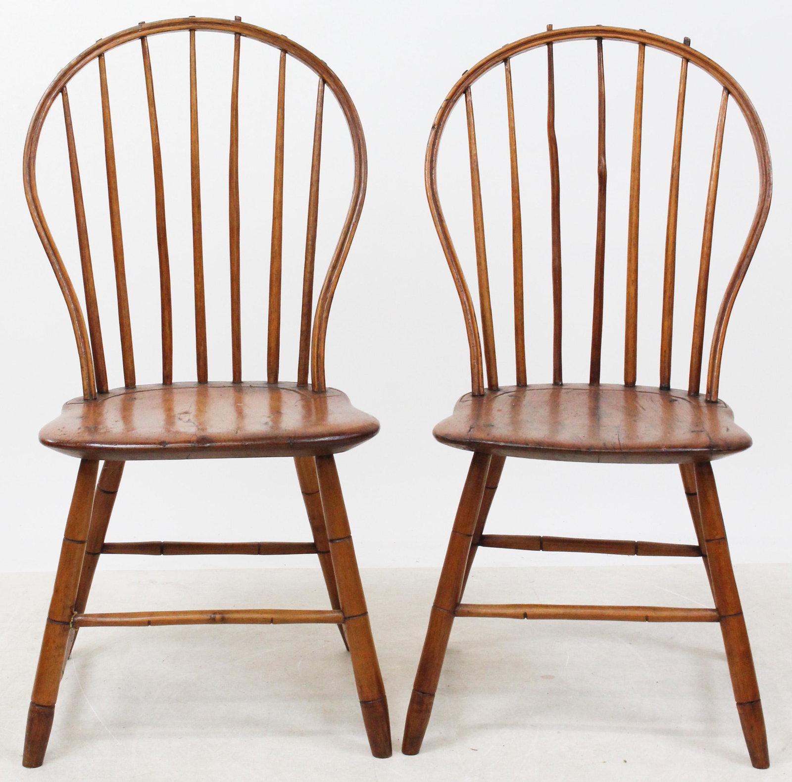 Pair of Bow Back Windsor Side Chairs: Pair of bow back Windsor side chairs, 7 spindle, side stretchers, seat ht 16 1/4"