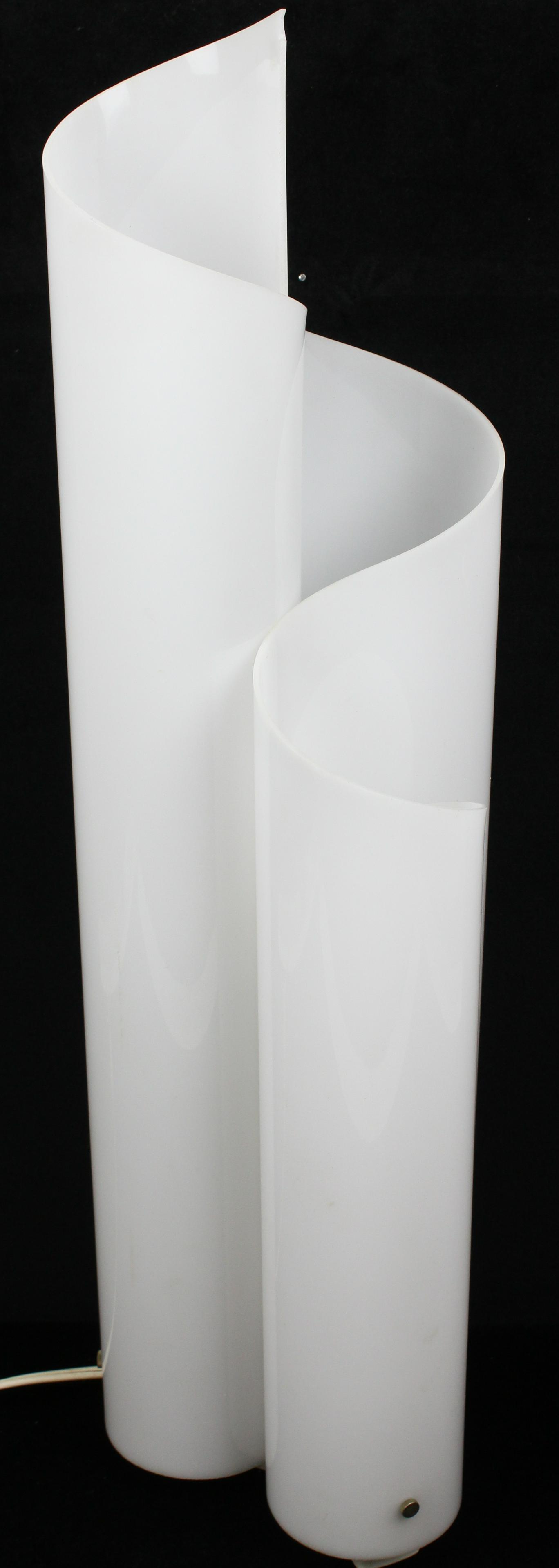 Modern Artemide Mezzachimera Table Lamp: Mid Century Modern Vico Magistretti for Artemide "Mezzachimera- Chimers" table lamp, folded Lucite, with 3 lights, ht 31 1/4"