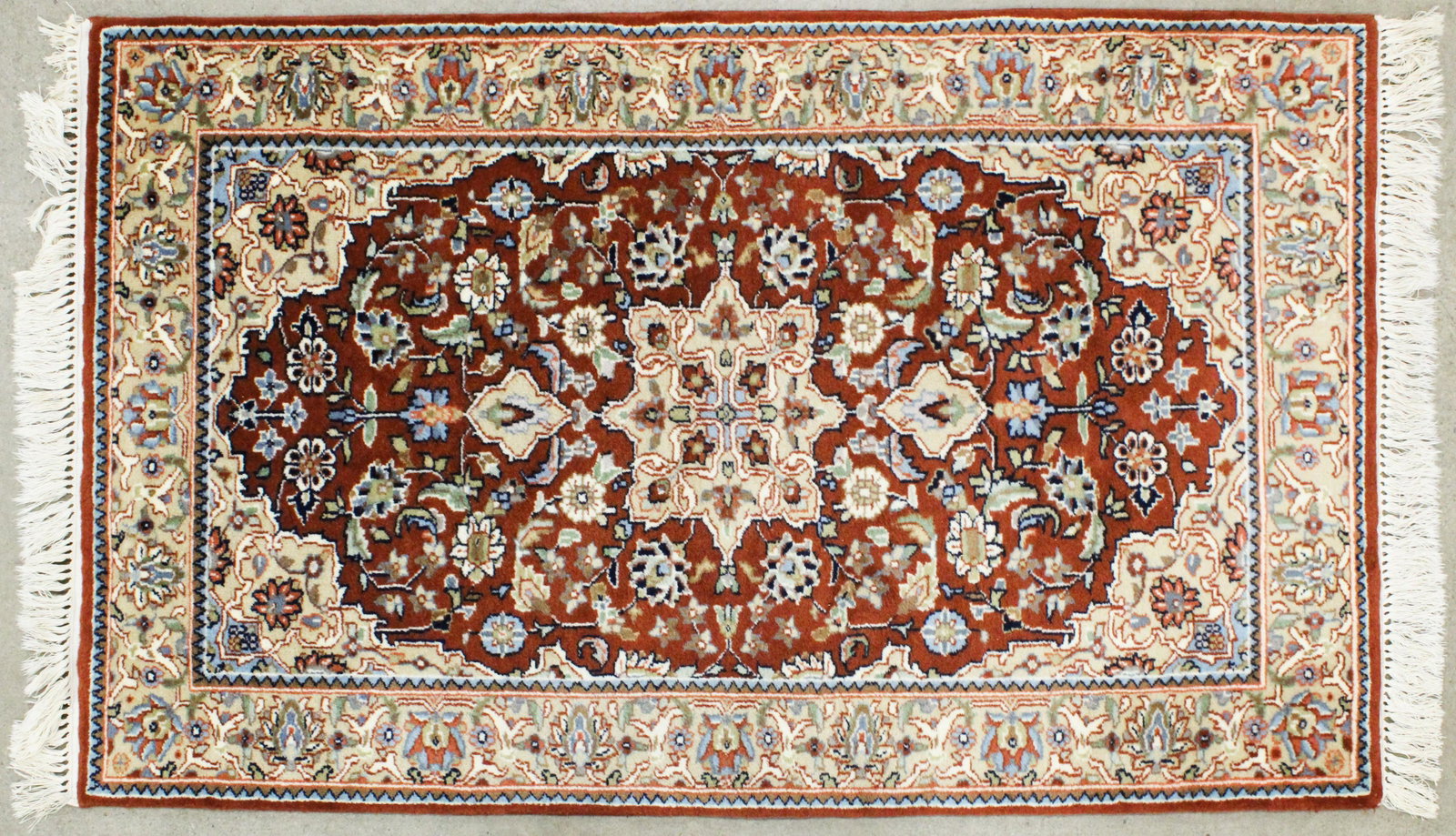 Late 20th c Indo-Persian Area Rug: Late 20th c Indo-Persian area rug, 3' 1" x 4' 11"