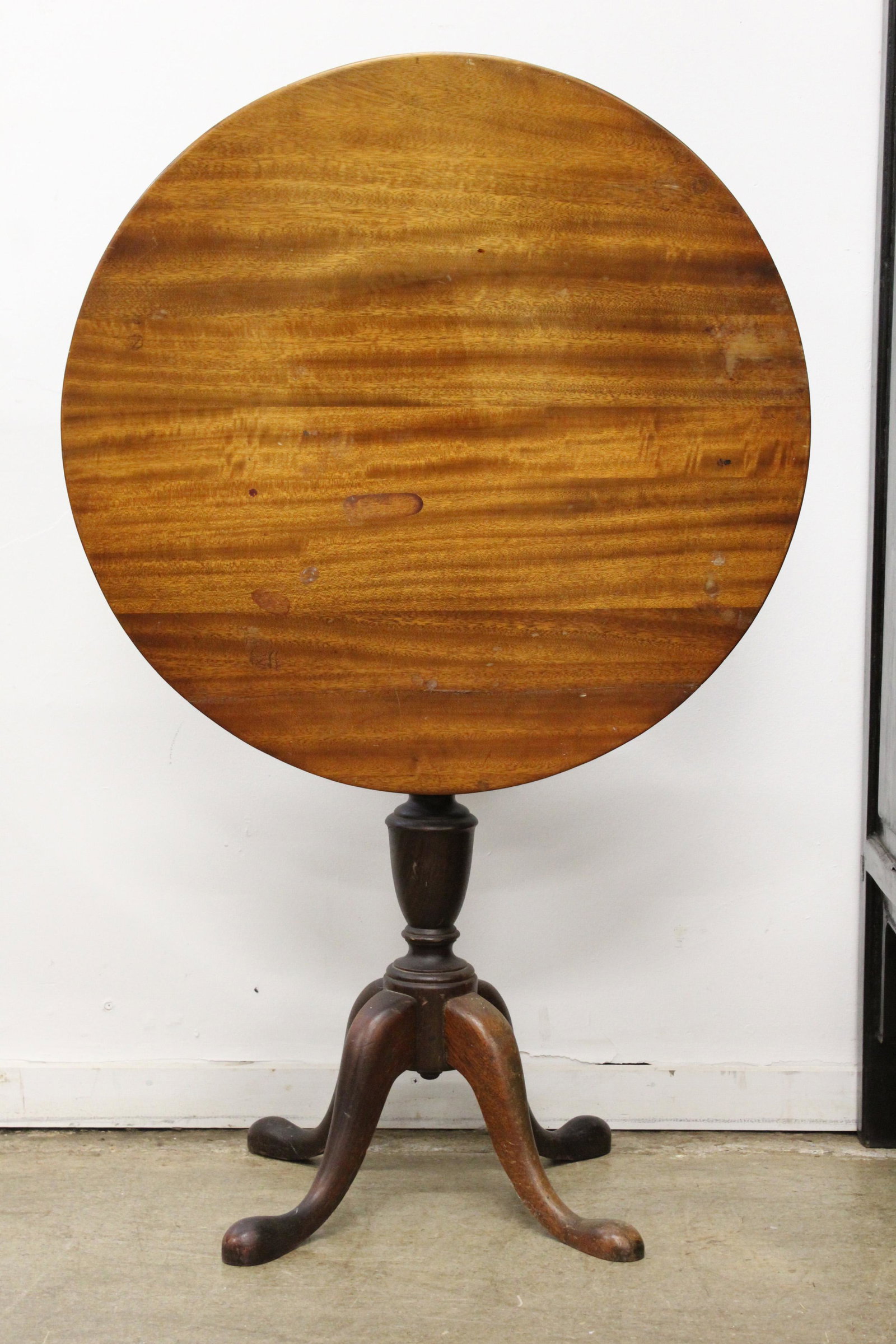 Mid 20th c Colonial Revival Tea Table: Mid 20th c Colonial revival tea table 26" diameter, 28" high, Mahogany with surface scratches