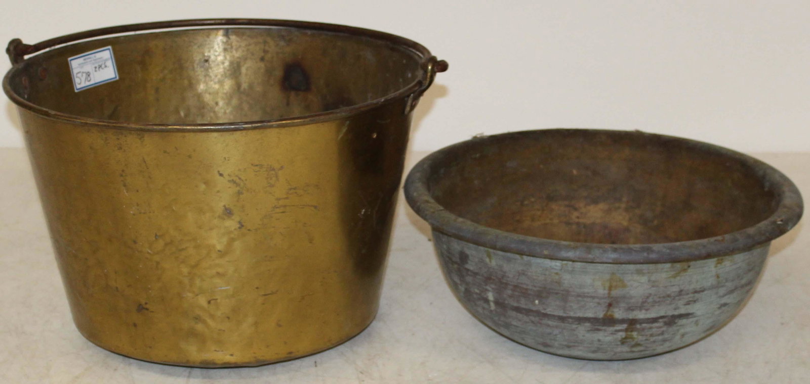 Spun brass kettle and chocolatiers kettle: Spun brass and chocolate kettle each approx 18" diameter,