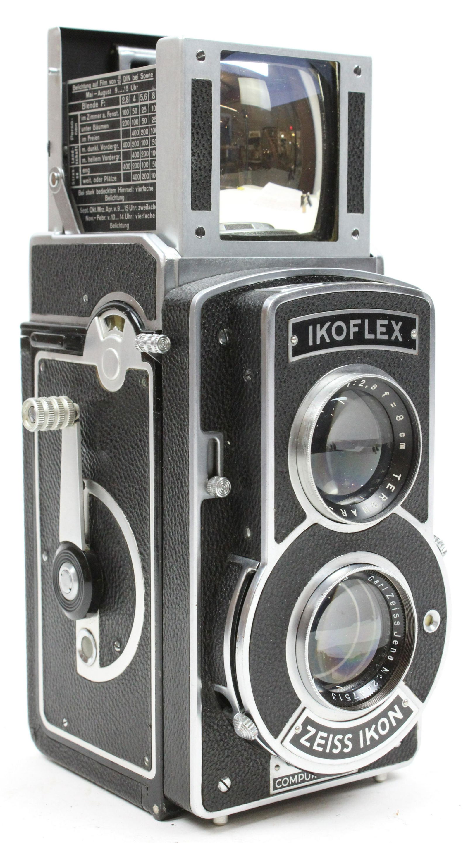 Zeiss Ikon Ikoflex 120 mm Camera: Zeiss Ikon Ikoflex camera with Jena Tessar 1: 2.8 f = 8 cm lens, original leather csae, fine external appearance, lenses appear to be clear of mold, not tested, not warranted