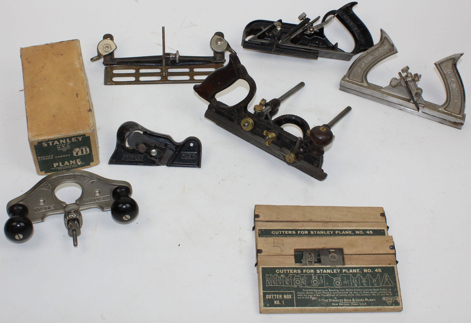 Group of Stanley Planes: Stanley No 71 1/2 Closed Throat Router in original box with six bits, Stanley No 95 Edge Plane with replaced screw; 1886 Stanley Traut's Patent No. 45 cutting plane with floral decoration; Stanley No 
