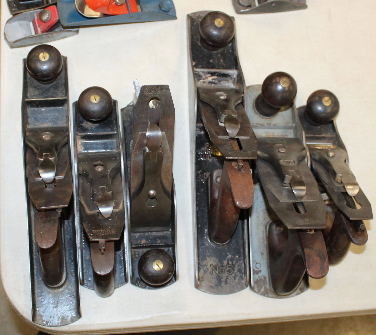 Stanley and Bailey Bench Planes: Group of Stanley and Bailey style bench planes incl No.5, No. 10, no. 3, No. 130, No.4 1/2 including some by Sargent, Vaughn and Bushnell. Approx 16 pcs.