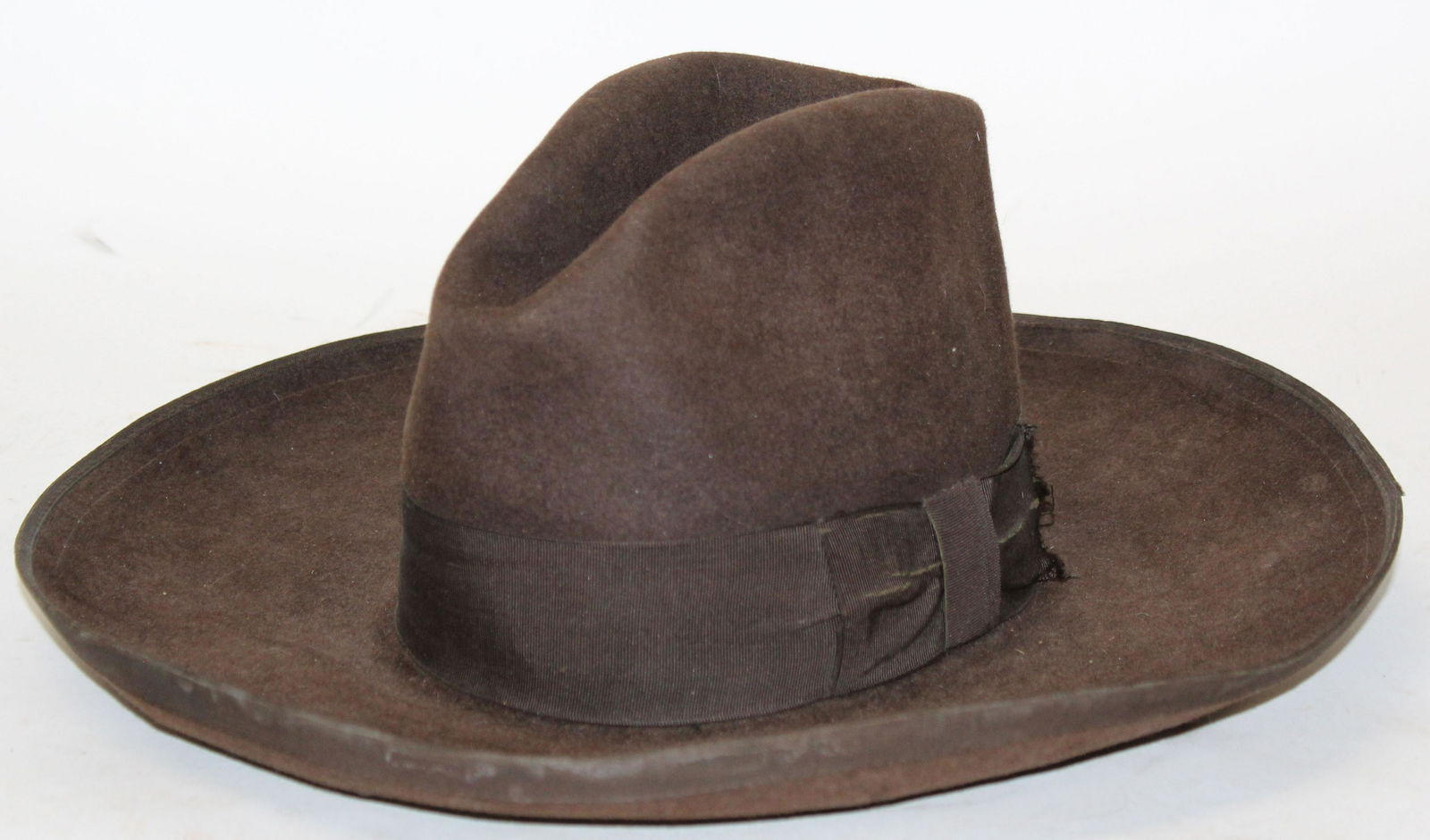 Circa 1930 United Hatters of North America Western Hat: Circa 1930 United Hatters of North America Cowboy / Western Hat in chocolate brown with grosgrain band and bound edge marked SR& Co Bond Street Deluxe Hats and Big Boy . Size Unmarked but approx 7 1/4