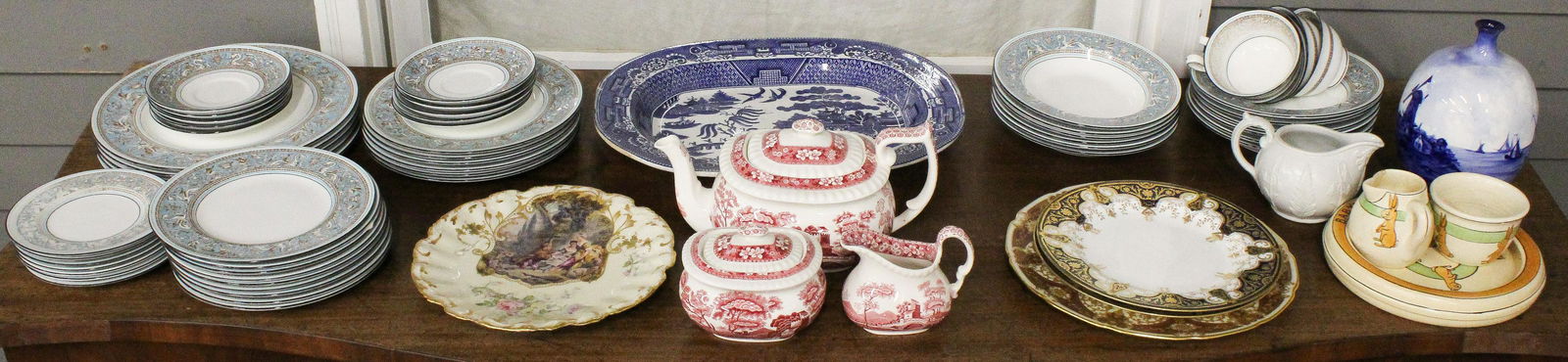 Group of English Porcelain incl. Wedgwood, Spode: Large group of English porcelain including partial dinner service of Wedgwood Turquoise Florentine, Spode's Tower red transferware 3 p. tea set, Doulton Burslem Delft style scenic blue and white vase,
