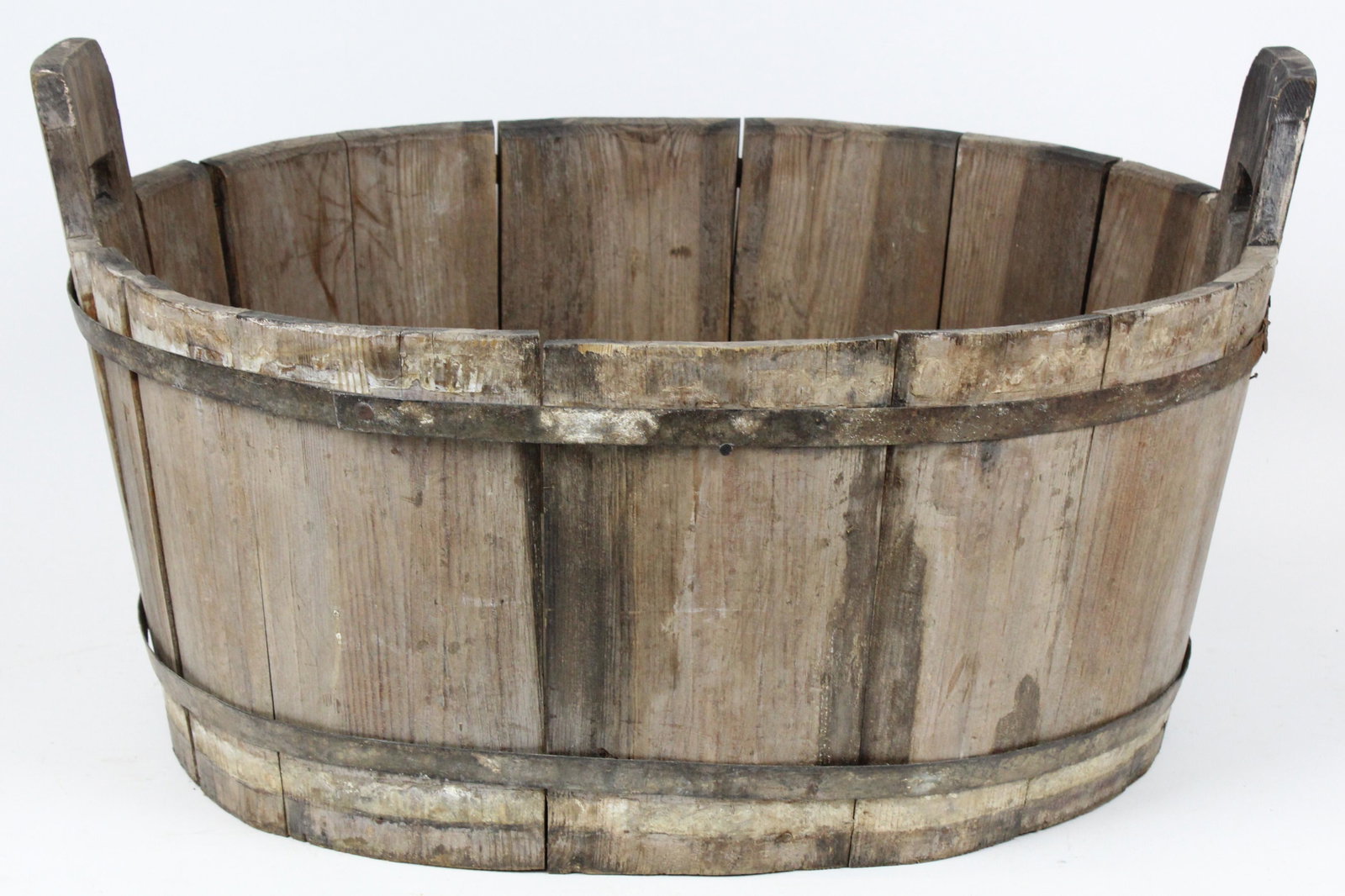 Early Painted Washtub with Handles: Early painted wash tub with handles, dried out and a bit loose, 26" x 20" oval