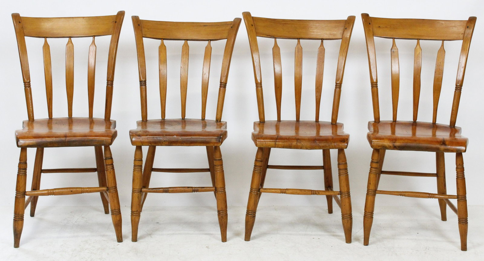 Set of 4 Rabbit Ear Windsors: A set of 4 19th c refinished Rabbit ear Windsor side chairs. Arrow backs, very clean.