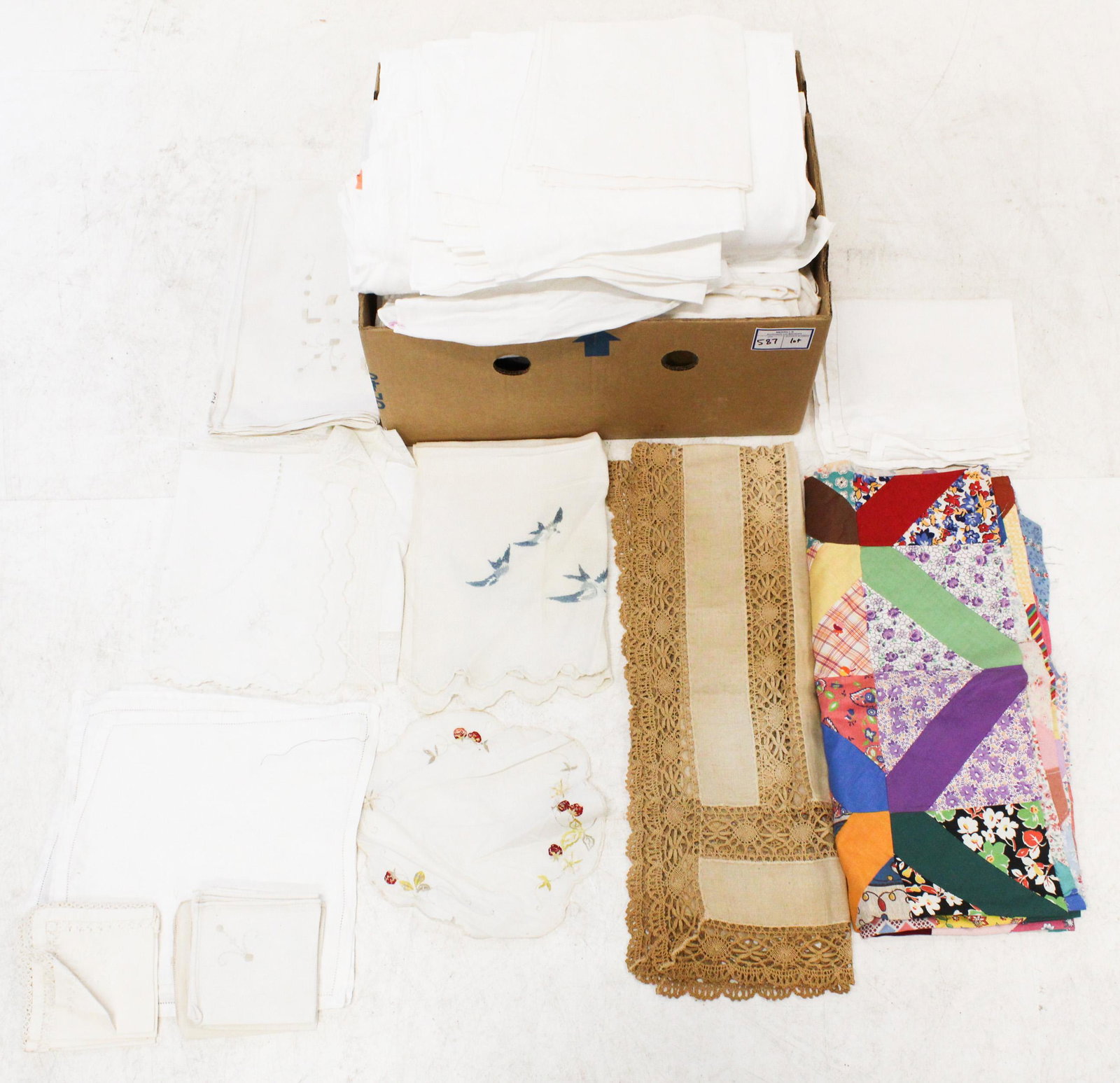 Large Lot of Vintage Table and Bed Linens: Large lot of vintage table and bed linens including Irish linen napkins, damask tablecloths, crocheted lace trimmed items, woven cotton bedspreads, patchwork quilt top, etc.