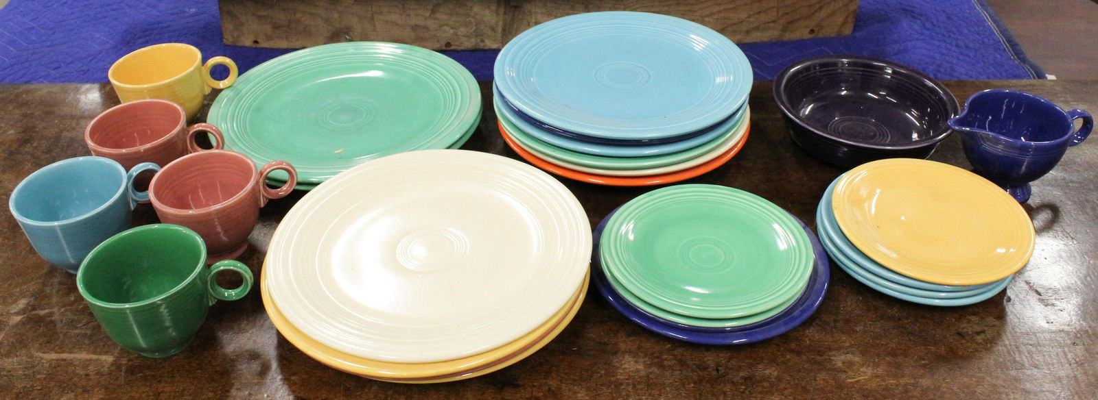 27 pcs. Homer Laughlin Fiestaware Dinnerware: 27 pcs. Homer Laughlin Fiestaware Art Deco dinnerware in a variety of bold colors, including dinner plates, side plates, cups, etc.