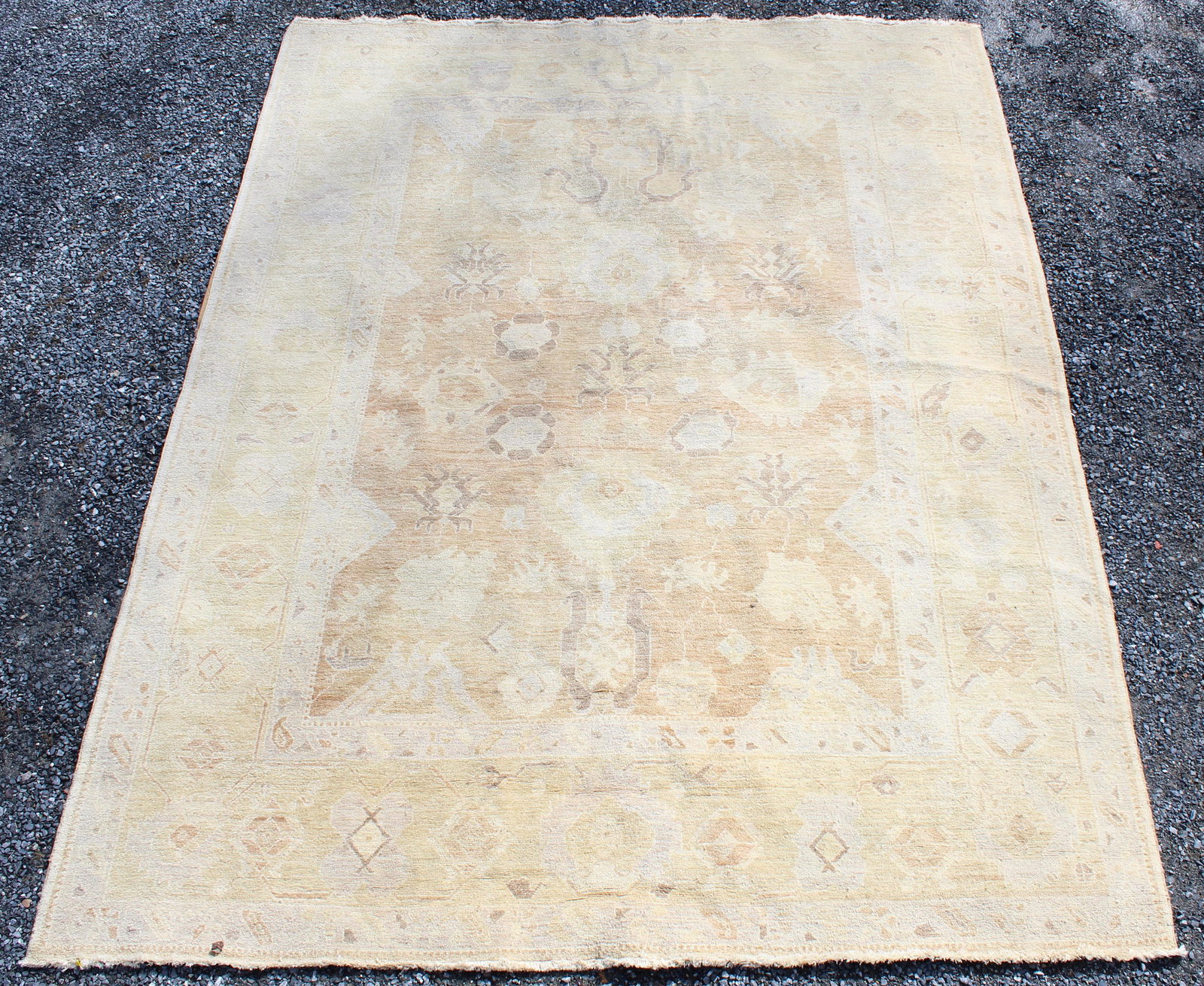 Late 20th c Armenian Main Carpet: Late 20th c Armenian main carpet, "Tufenkian Imports" Sardarabad labels, hand made, very light colors, 8' 11" x 11' 8"