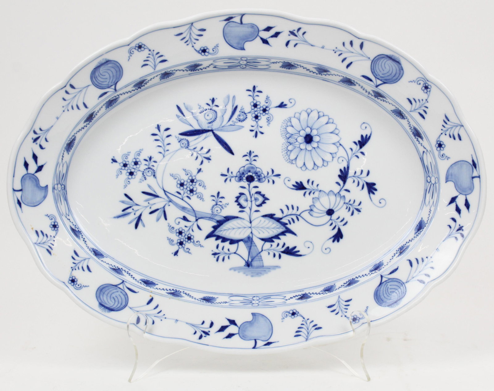 Meissen Blue Onion Porcelain Oval Platter: Large late 19th c. Meissen "Blue Onion" type large oval serving platter having free hand decorated stylized floral motifs, cobalt blue crossed swords underglaze mark and embossed number 2" x 18.5" x 1