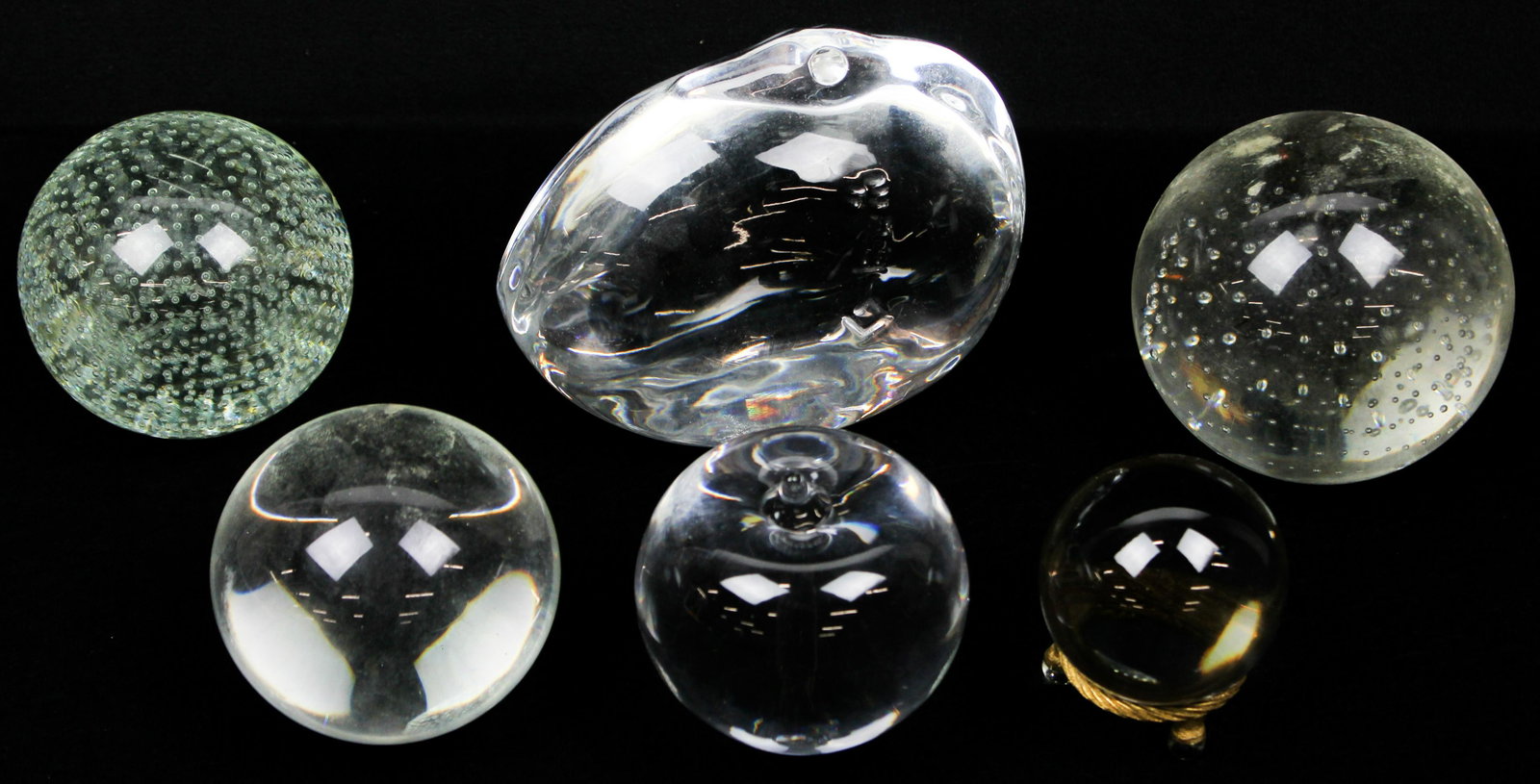 6 Art Glass Paperweights incl. Baccarat, Tiffany: Collection of 6 blown art glass paperweights including signed Baccarat for the Louvre Museum goose form, 2 with seed bubbles, signed Tiffany & Co. apple ht. 3.25"-5"