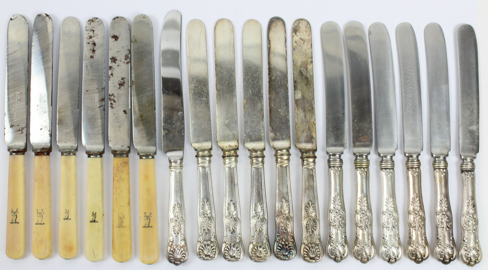 18 pcs of Cutlery from J.P Morgan's Private Yacht: Group of 18 pcs. of cutlery from the private yacht of American financier J.Pierpont Morgan, including 6 with Georgian shell motif sterling silver handles having "JPM" monogram on front and "Corsair" e