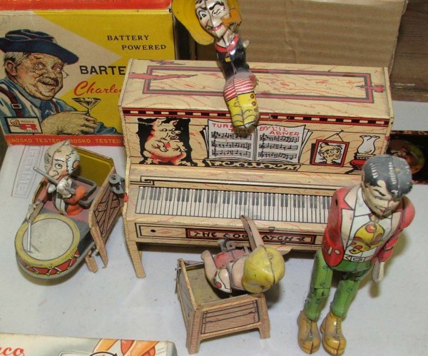 Unique Art Lil Abner wind up tin litho band- incom: Unique Art Lil Abner wind up tin litho band- incomplete