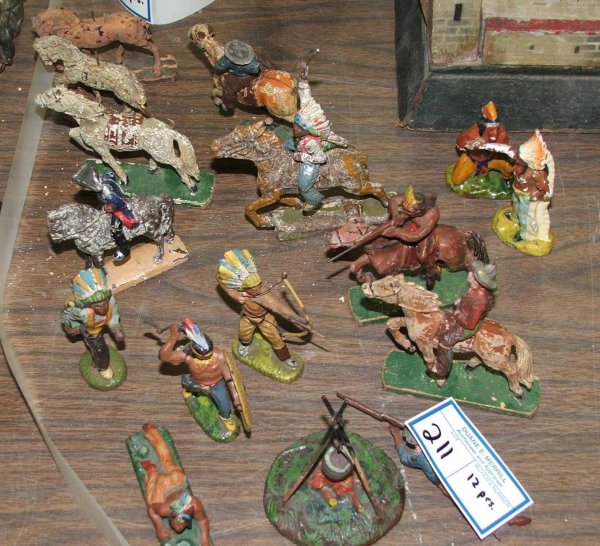 12 Lineol cowboys and indians: 12 Lineol cowboys and indians