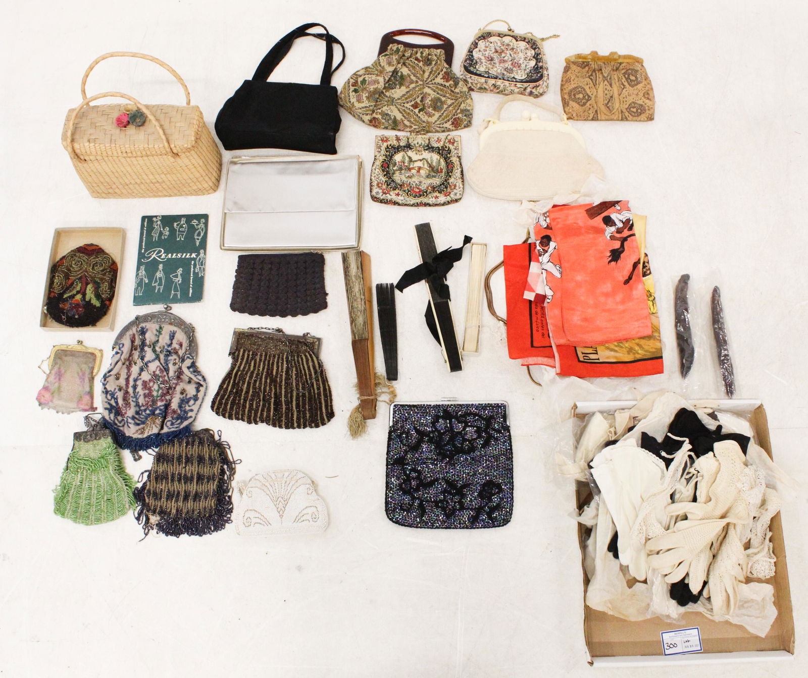 Vintage Women's Accessories (1 of 5)