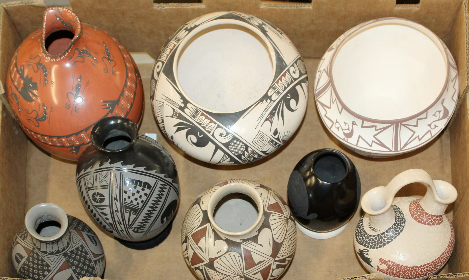 Southwest Native American Pottery: Contemporary Southwest and Mexican pottery (8 pcs), most signed, including Denise Ruiz, Martha Hdez, Vera Reyez, Zelena Quezada, (2 large bowls are damaged), diameters/lengths 3 1/2" to 8", ex Iris Lo