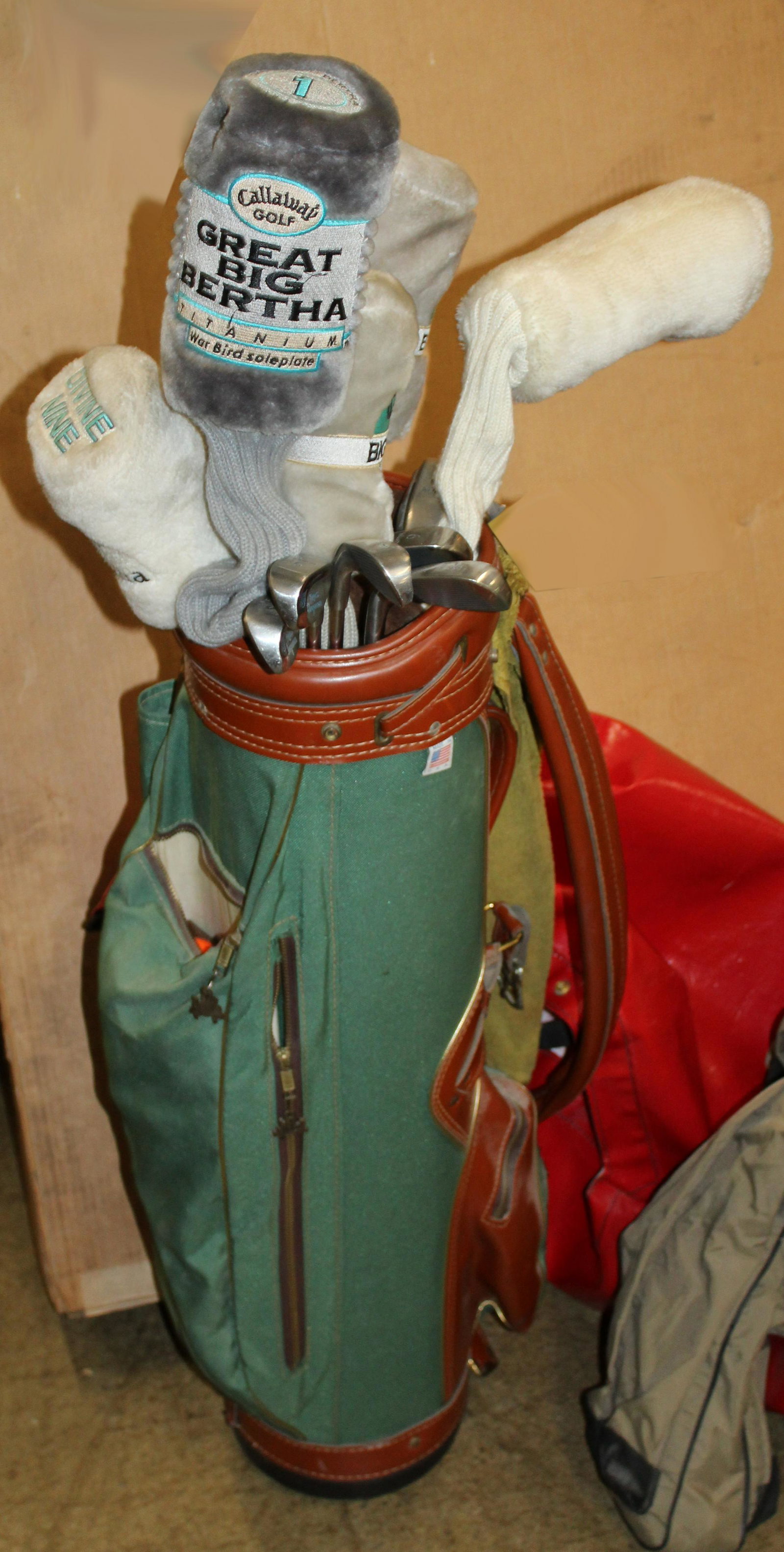 Set of Older Calloway Golf Clubs: Set of older Calloway gold clubs in carrying case, some golf balls included, approximately 15 clubs -sold to benefit the Brattleboro Area Hospice