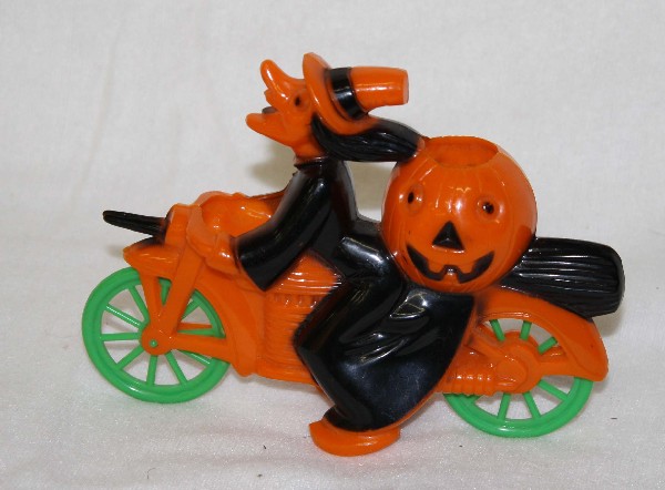 Rosbro witch on motorcycle Halloween figure: Rosbro witch on motorcycle figure