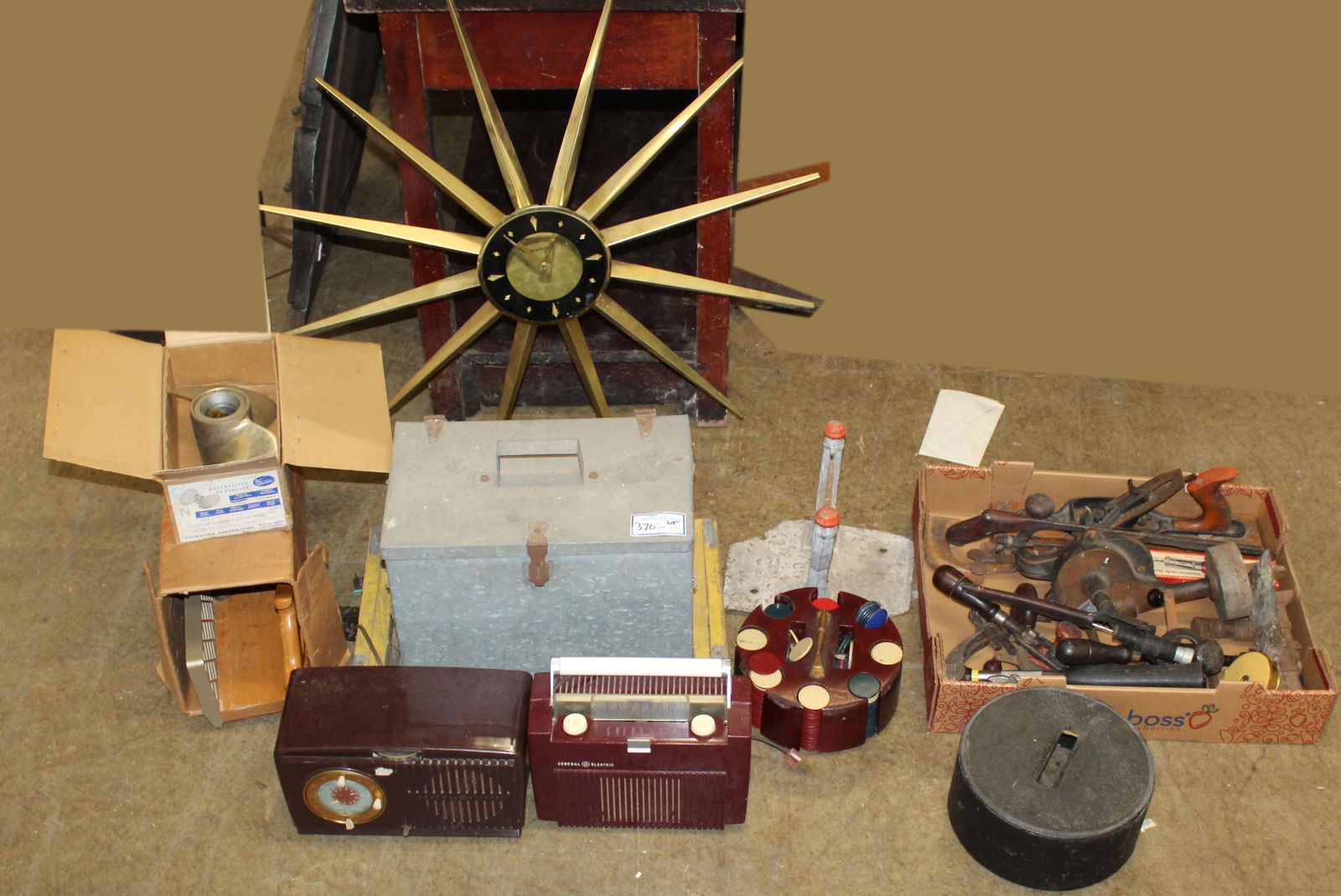 Vintage 1950's Retro Items Incl. Star Burst Clock (1 of 5)