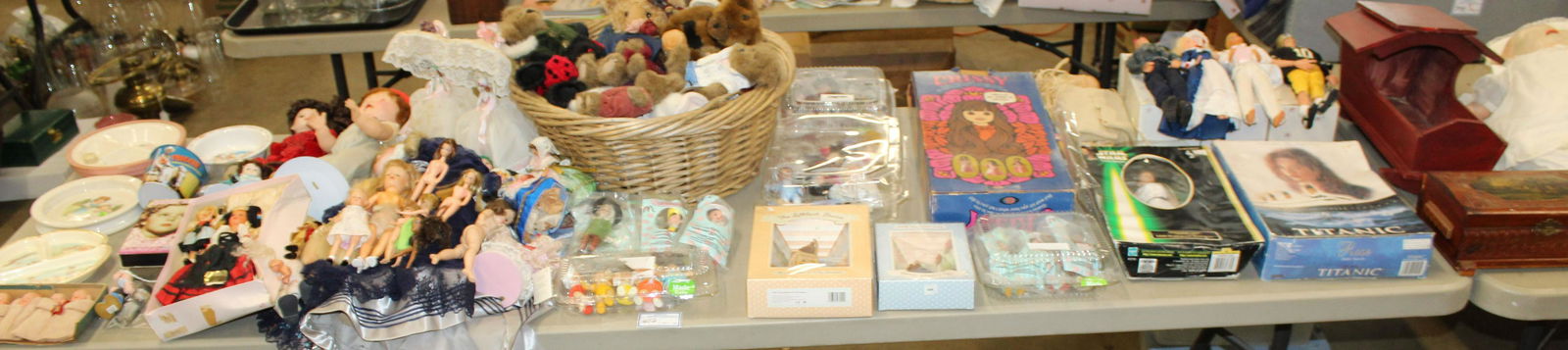Table Lot of Dolls and Accessories (1 of 5)