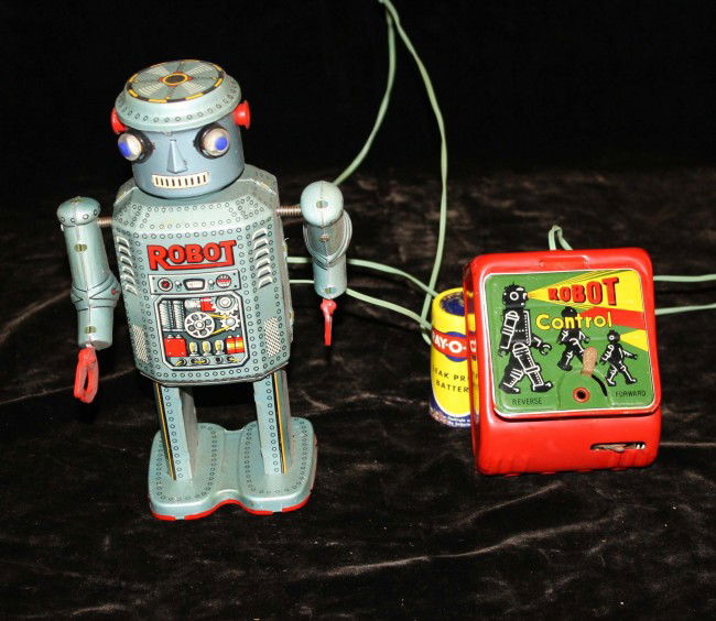 Circa 1960 6 inch Modern Toys R-35 tin litho batter: Circa 1960 6 inch Modern Toys R-35 tin litho battery operated robot