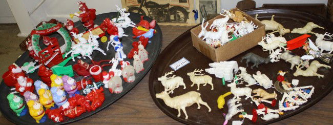 1950s hard plastic Santas sleighs & reindeer: 1950s hard plastic Santas sleighs & reindeer