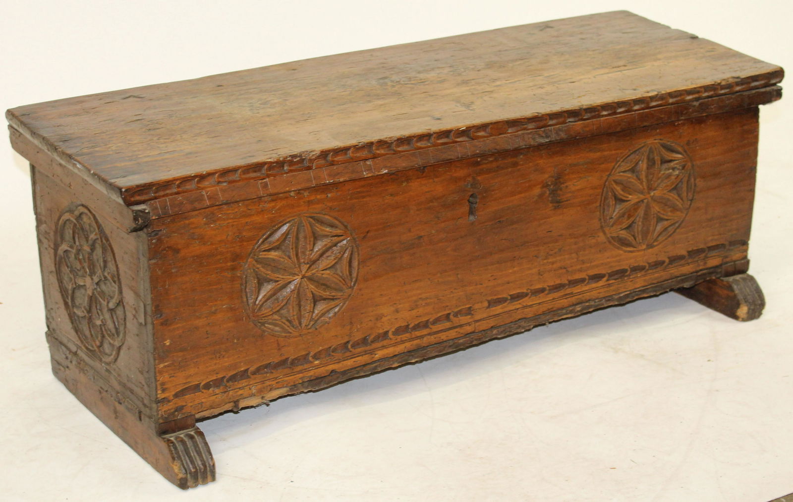 17th American carved blanket box (1 of 10)