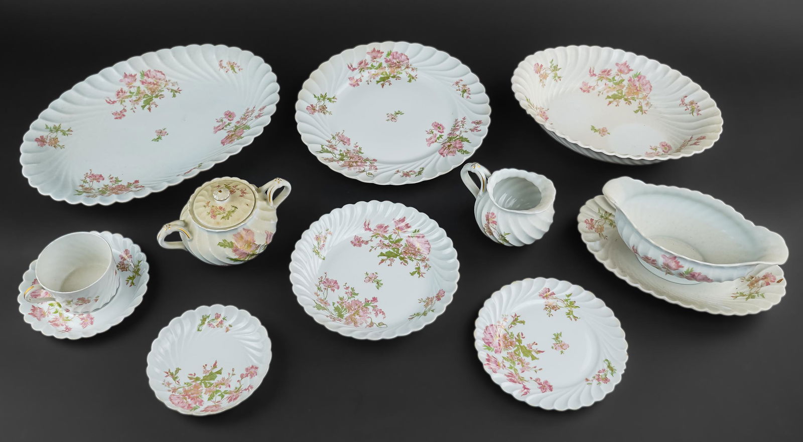 81 pcs. Haviland Limoges Dumont Dinnerware (1 of 2)