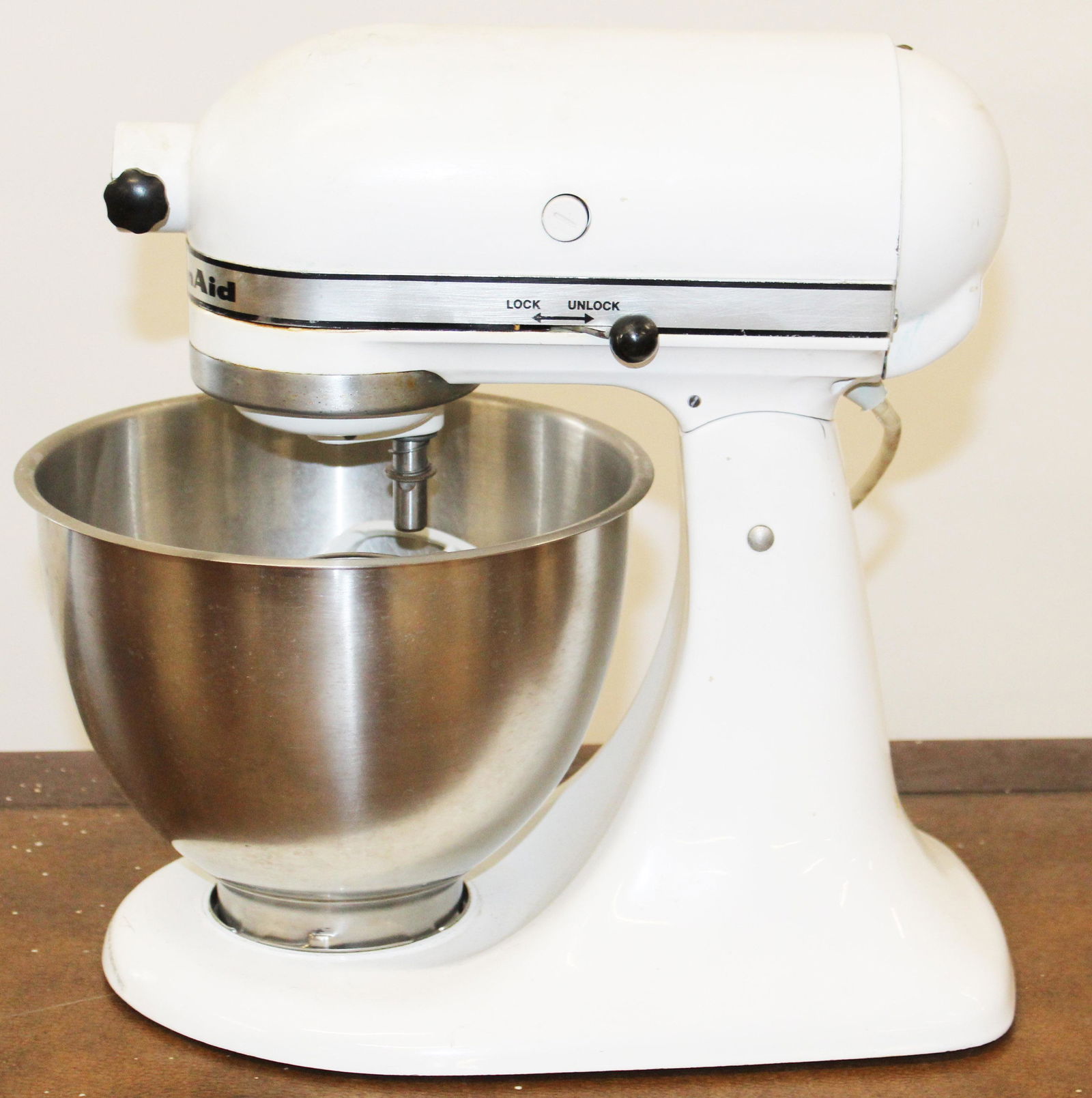 Kitchen Aid Stand Mixer (1 of 3)