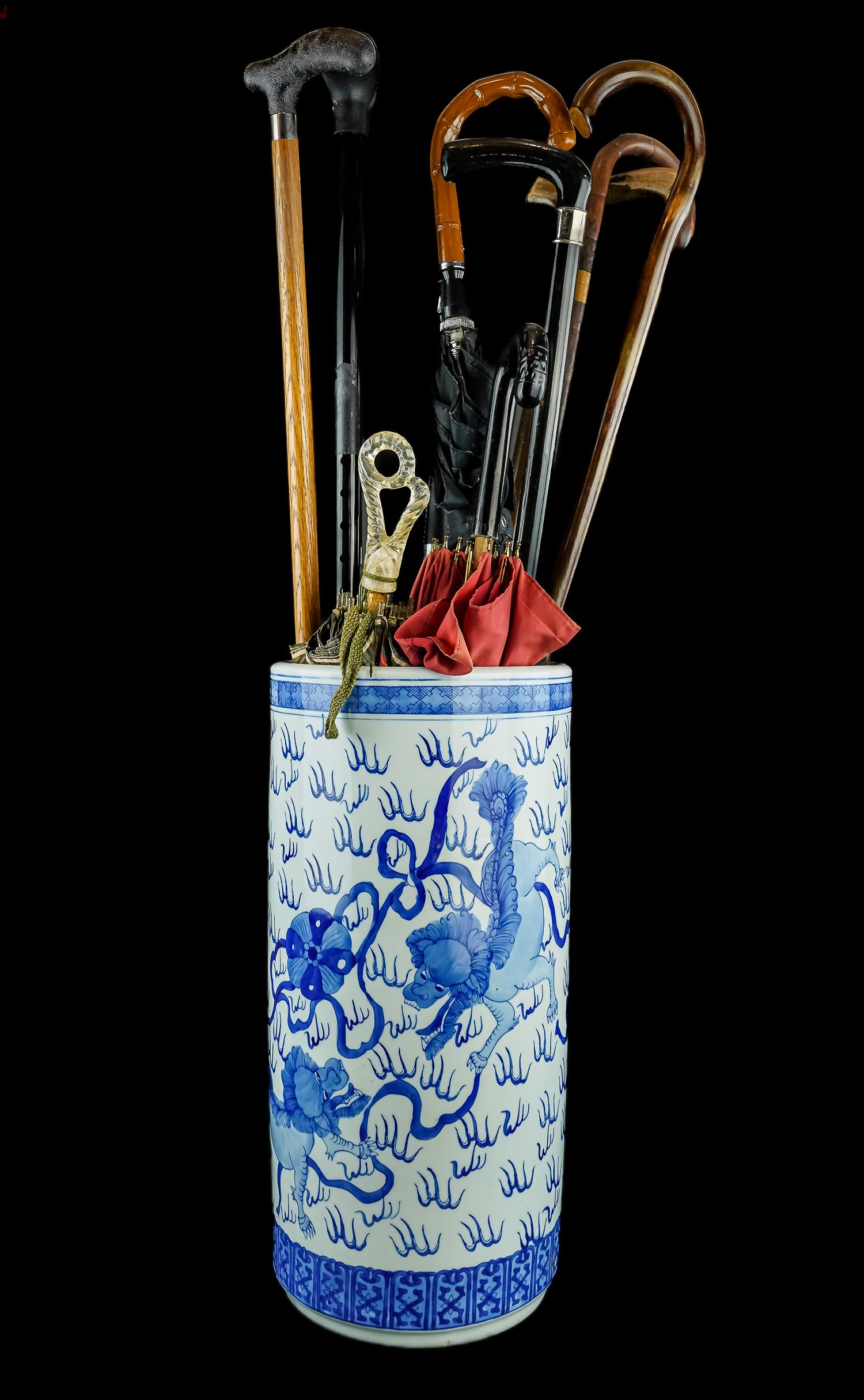 Chinese Blue and White Porcelain Umbrella Stand (0286) on Jul 22, 2022 Merrill's Auctioneers