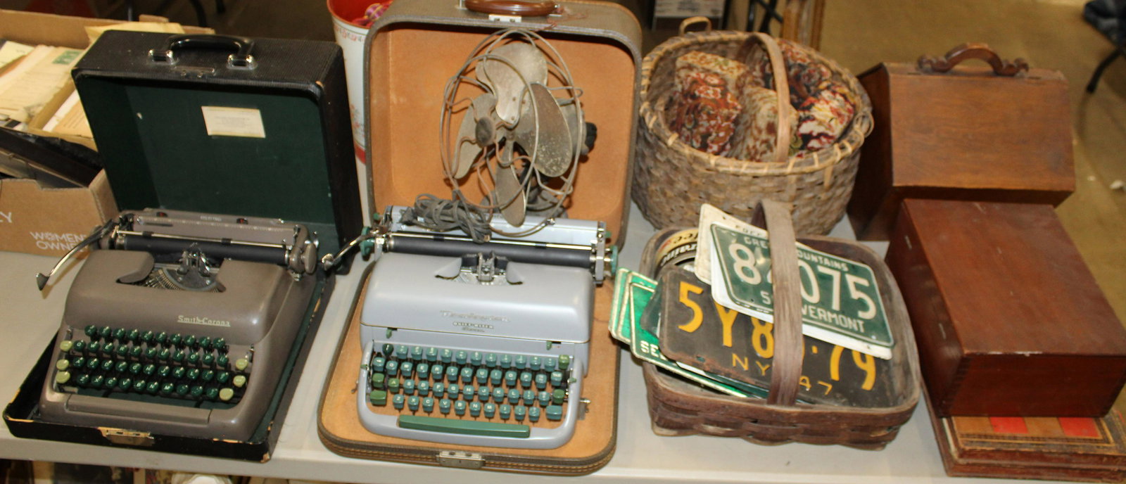 Estate lot incl. Typewriters, License Plates (1 of 3)
