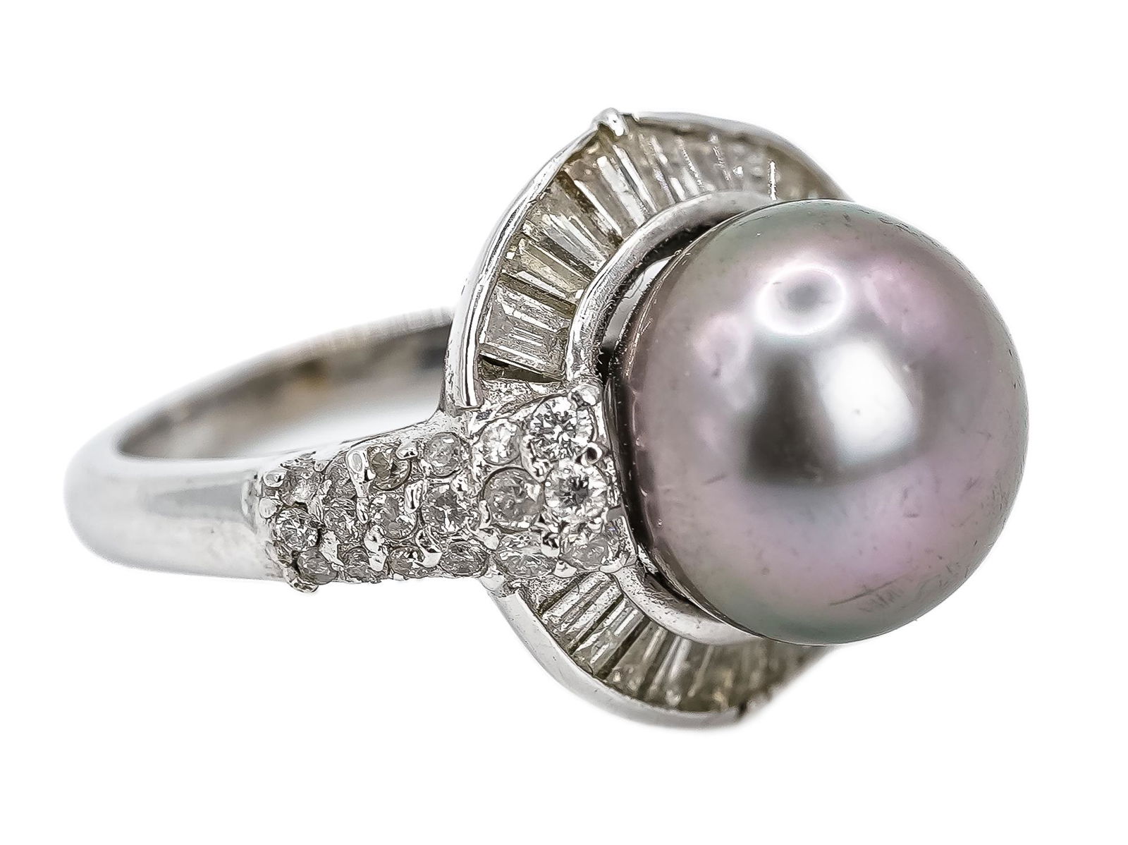 18k Pearl & Diamond Ring (1 of 4)